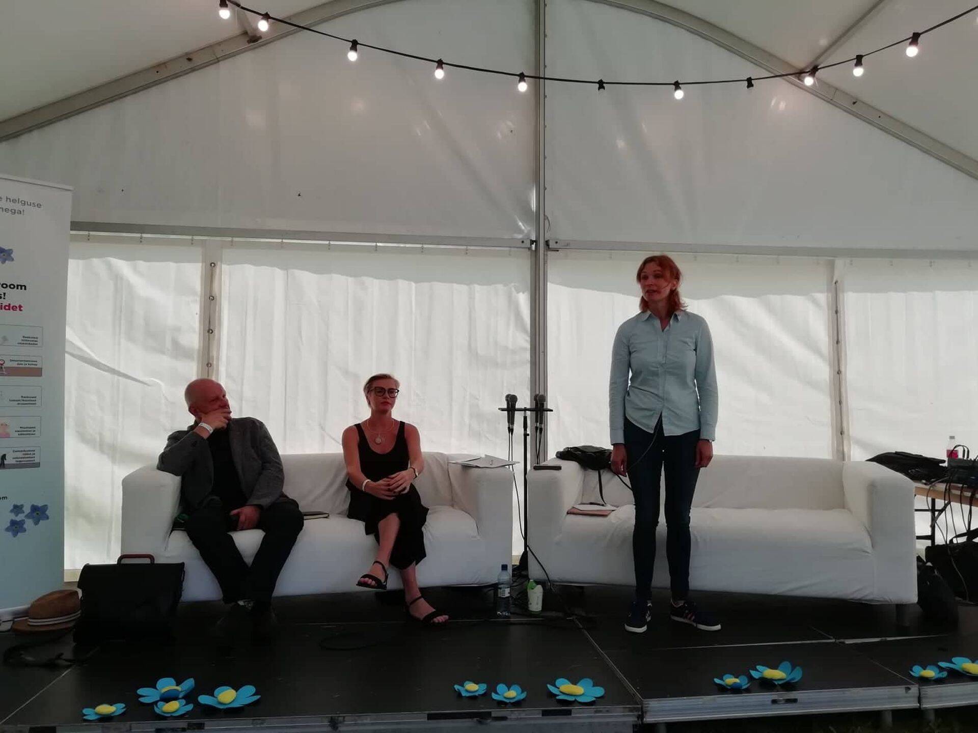 Dementsuse vestlusgrupp (vasakult) näitleja Andrus Vaarik, riigiametnik Häli Tarum ja vestlusejuht Mari Rull.