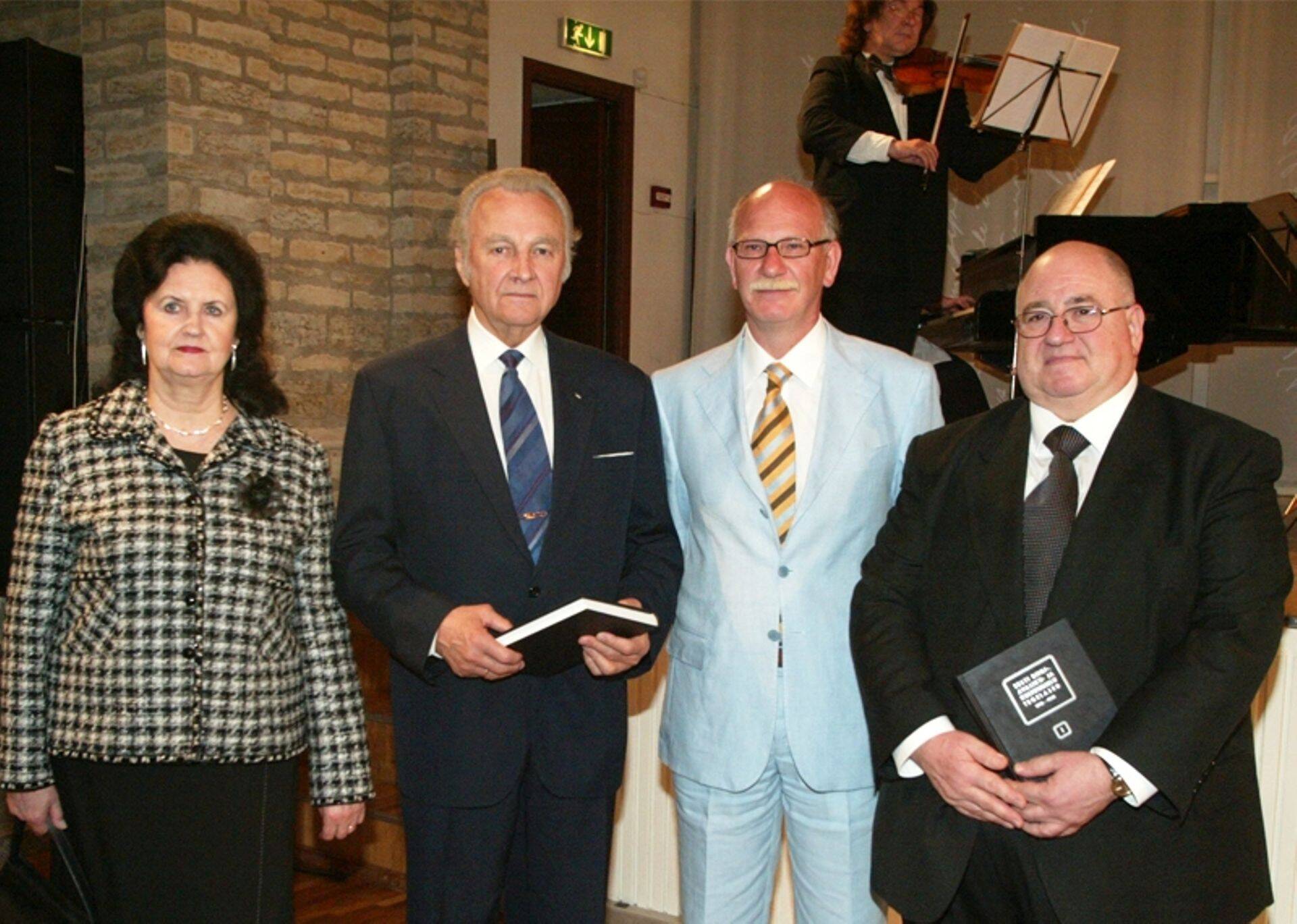 Foto aastast 2006. Vasakult proua Ingrid Rüütel, president Arnold Rüütel, Itaalia ärimees Massimo Guerrini ja Fabrizio Piaggesi, kes oli Itaalia suursaadik Eestis aastatel 2005-2009