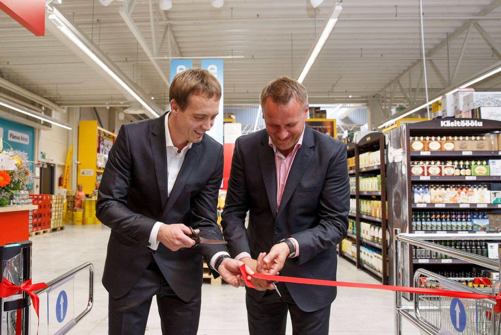 Sanitex Estonia kommertsosakonna juht Eigo Siigu ja juhatuse liige Valentas Šulskis avamas PROMO Cash&Carry kauplust