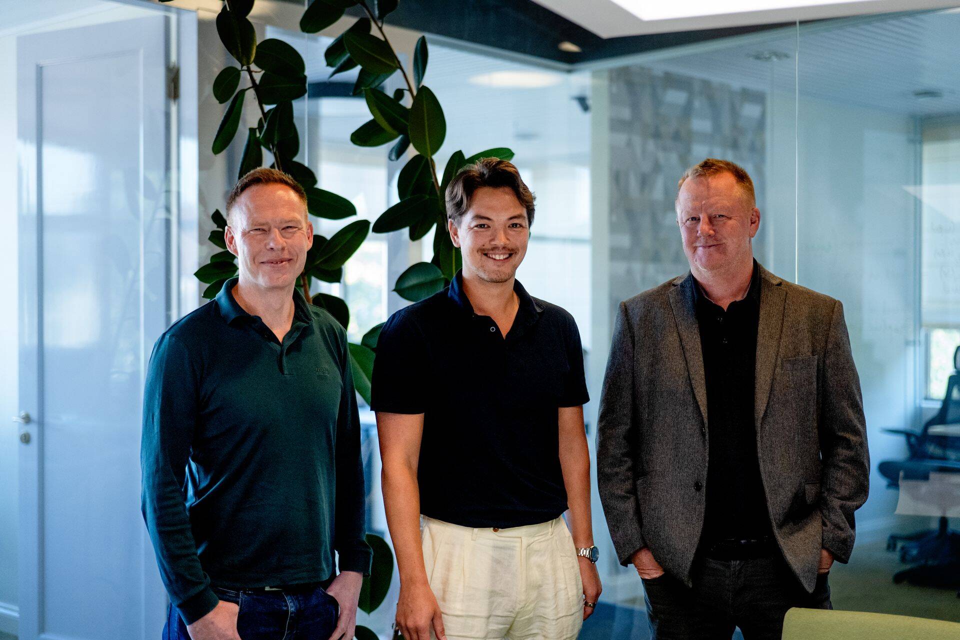Kaasasutajad Anders Karlsen ja Yannick A. Svendsen, ning asutaja Jan Svendsen