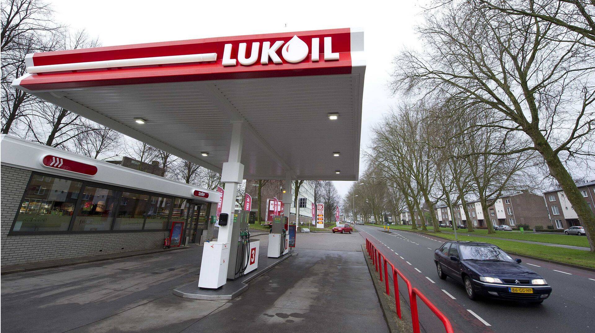 Lukoili juht Vagit Alekperov kärpis ettevõtte kulutusi möödunud aastal 9 miljardi dollarini, mida on 1,5 miljardi dollari võrra vähem kui 2014. aastal.