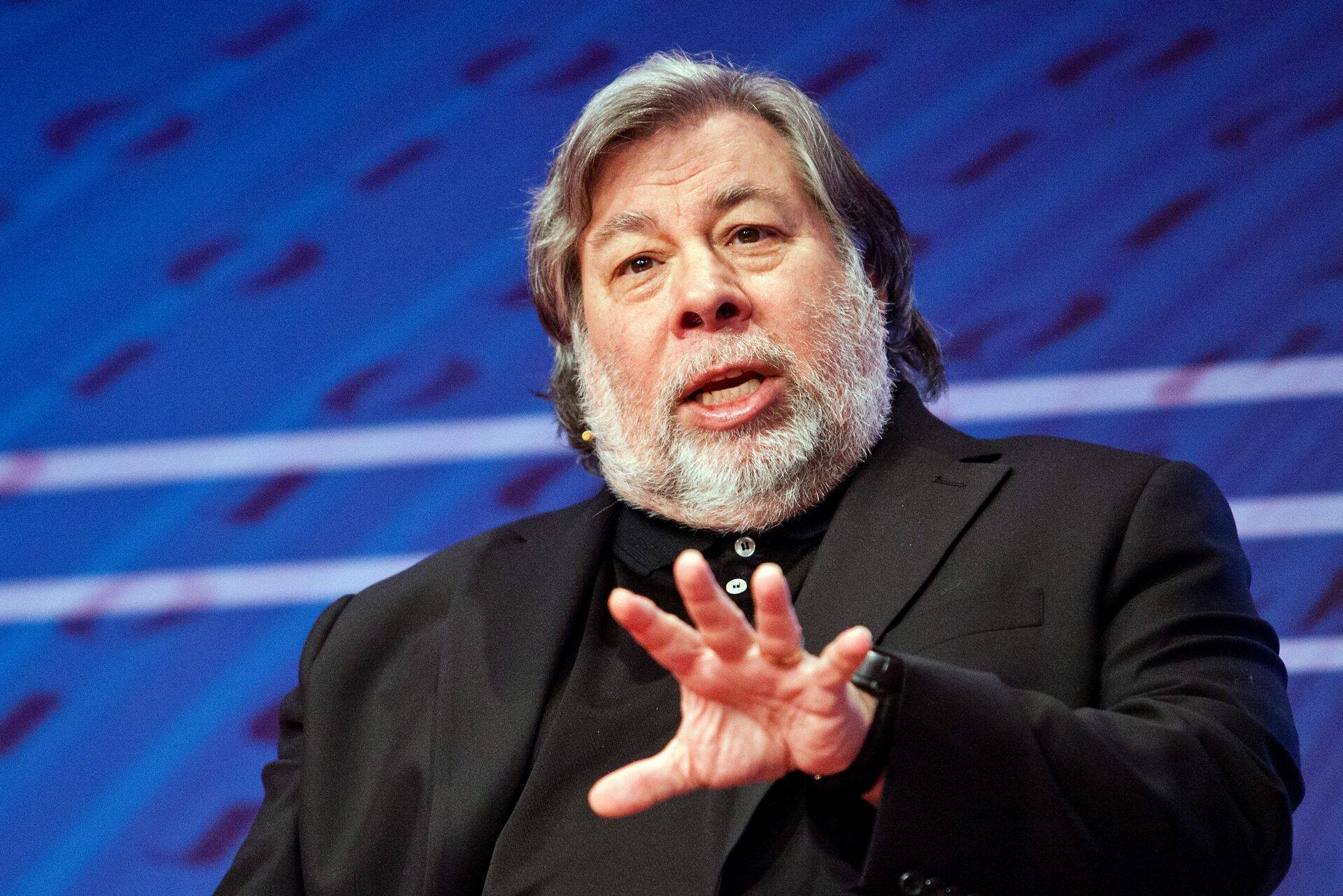 Wozniak usub blockchaini tehnoloogiasse ning nentis, et Apple'i asutamisel aitas enim kaasa hinge sisse panek ning usk loodavasse tootesse.
