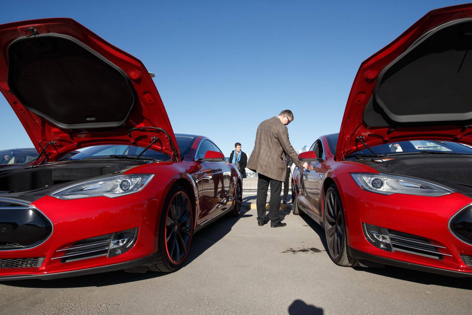 Eestis on elektriautod erinevalt Norrast praegugi veel rohkem imetlus- kui tarbeasi. Pildil Tesla Model S P85D.
