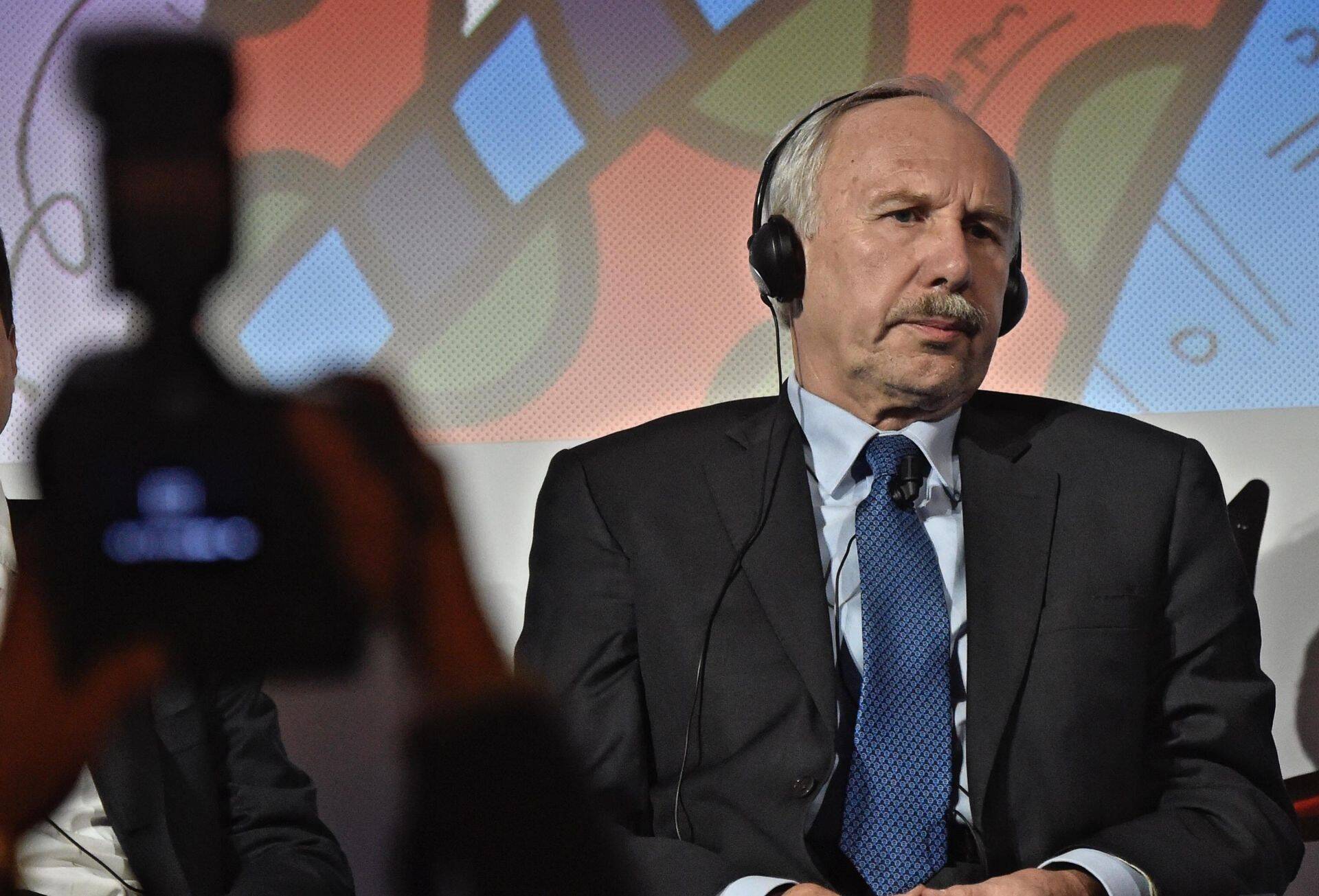 Austria ökonomisti ja europankuri Ewald Nowotny arvates võib keskpank otsustada paindlikuma raja kasuks kui n-ö paberil seni kirjas on olnud.