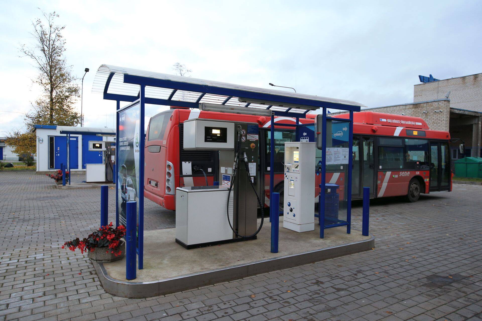 Tartus on juba üle 60 surugaasil sõitvad bussi, nemad tangivad Eesti Gaasi rajatud CNG tanklates.