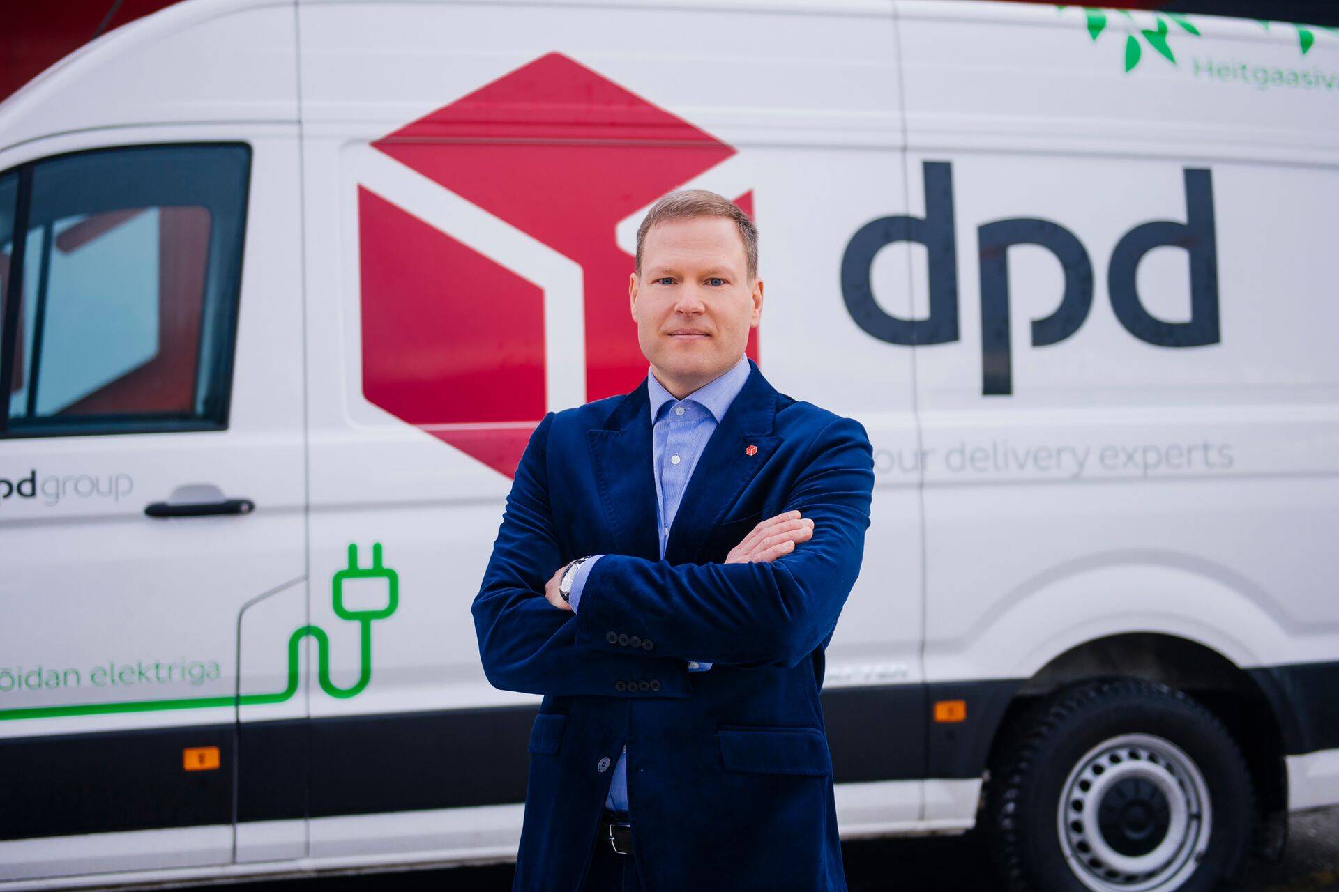 Янек Кивимурд, директор по сбыту и маркетингу DPD Eesti: "Благодаря обширной европейской сети DPD обновленная услуга поддержит в условиях растущей конкуренции повседневную деятельность клиентов в различных сегментах: электронная коммерция, модные товары и спортивная одежда, технологии, промышленность и производство."