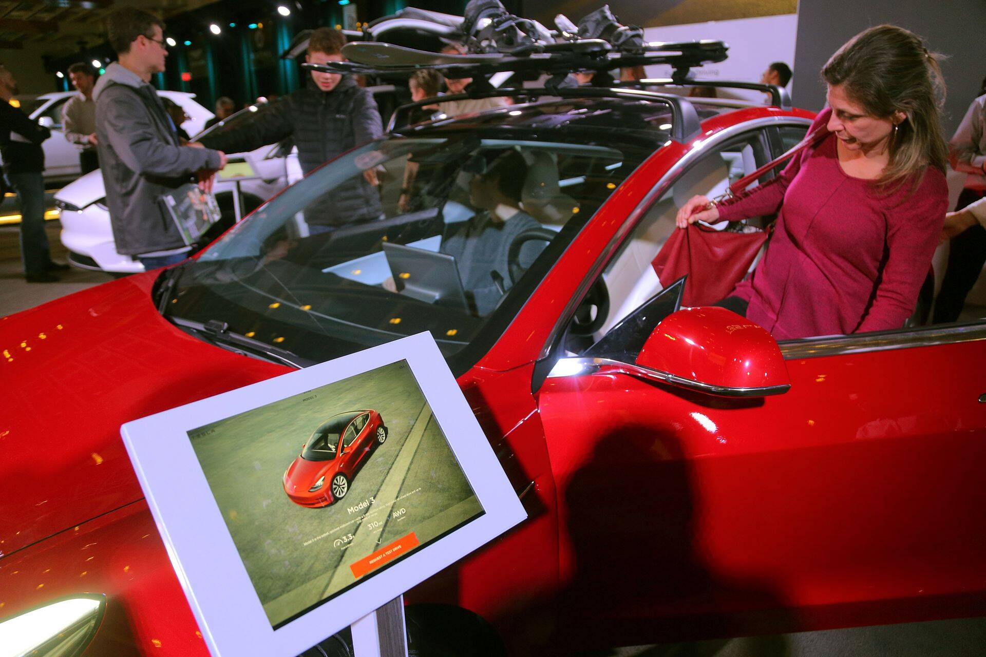 Tesla Model 3 on alles globaalse laienemise algusjärgus, kuid talle ennustatakse hävingut konkurentsi kasvu ja jätkusuutmatu finantsseisu tõttu.