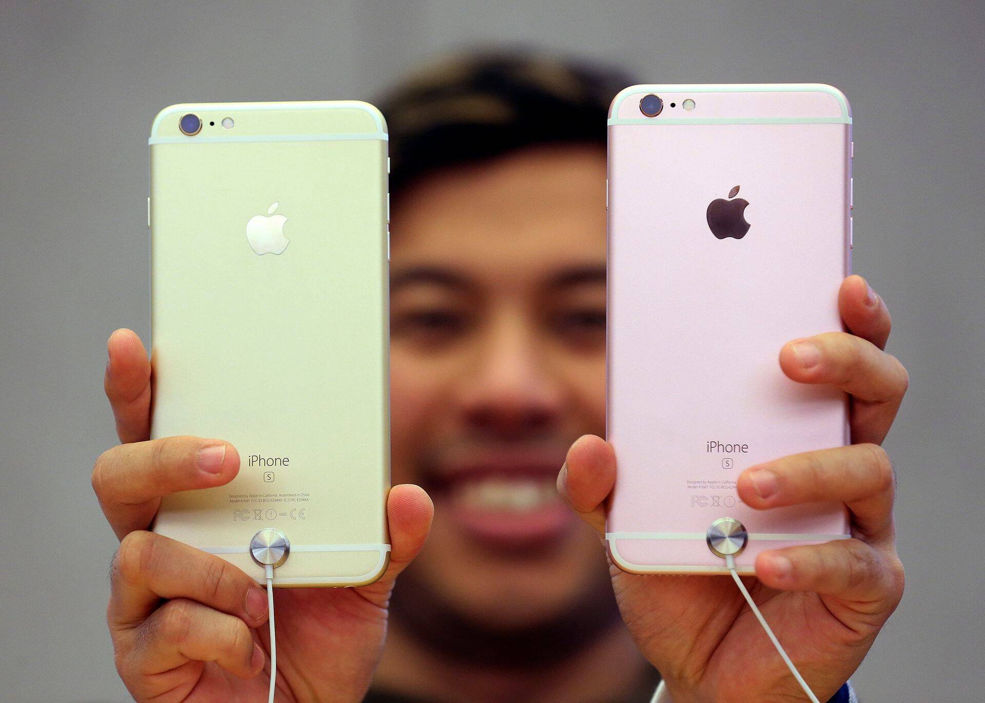 Apple'i fänn uute iPhone'dega.