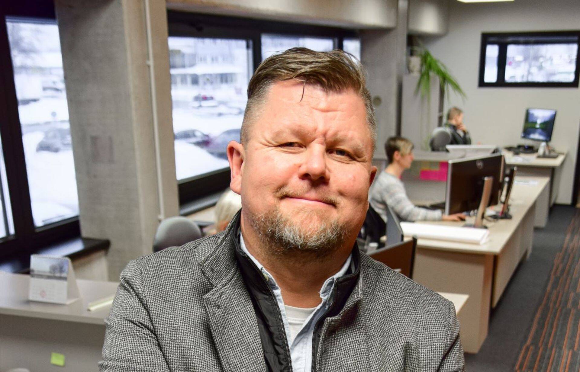 „Et ettenähtud plaanist kinni pidada, tuleb 2050. aastaks ehk järgmise 30 aasta jooksul Eestis rekonstrueerida 141 000 hoonet,“ jagab Pärnus projekteerimistöödega tegeleva ettevõtte Termopilt OÜ juhataja Toomas Rähmonen. „Laias laastus 100 000 neist on eramud ja ülejäänud kortermajad ning mitteeluhooned nagu teatrid, kinod, restoranid ja kontorid.