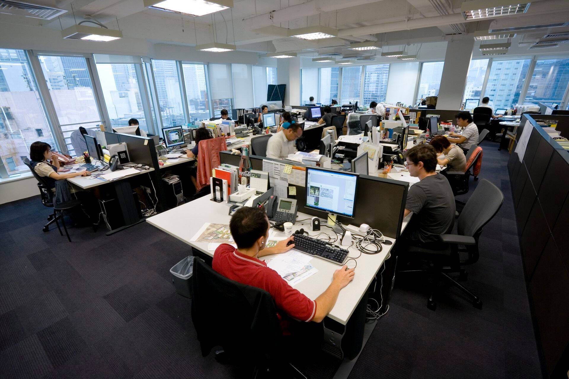 Имеются ли электромагнитные поля в обыкновенной конторе