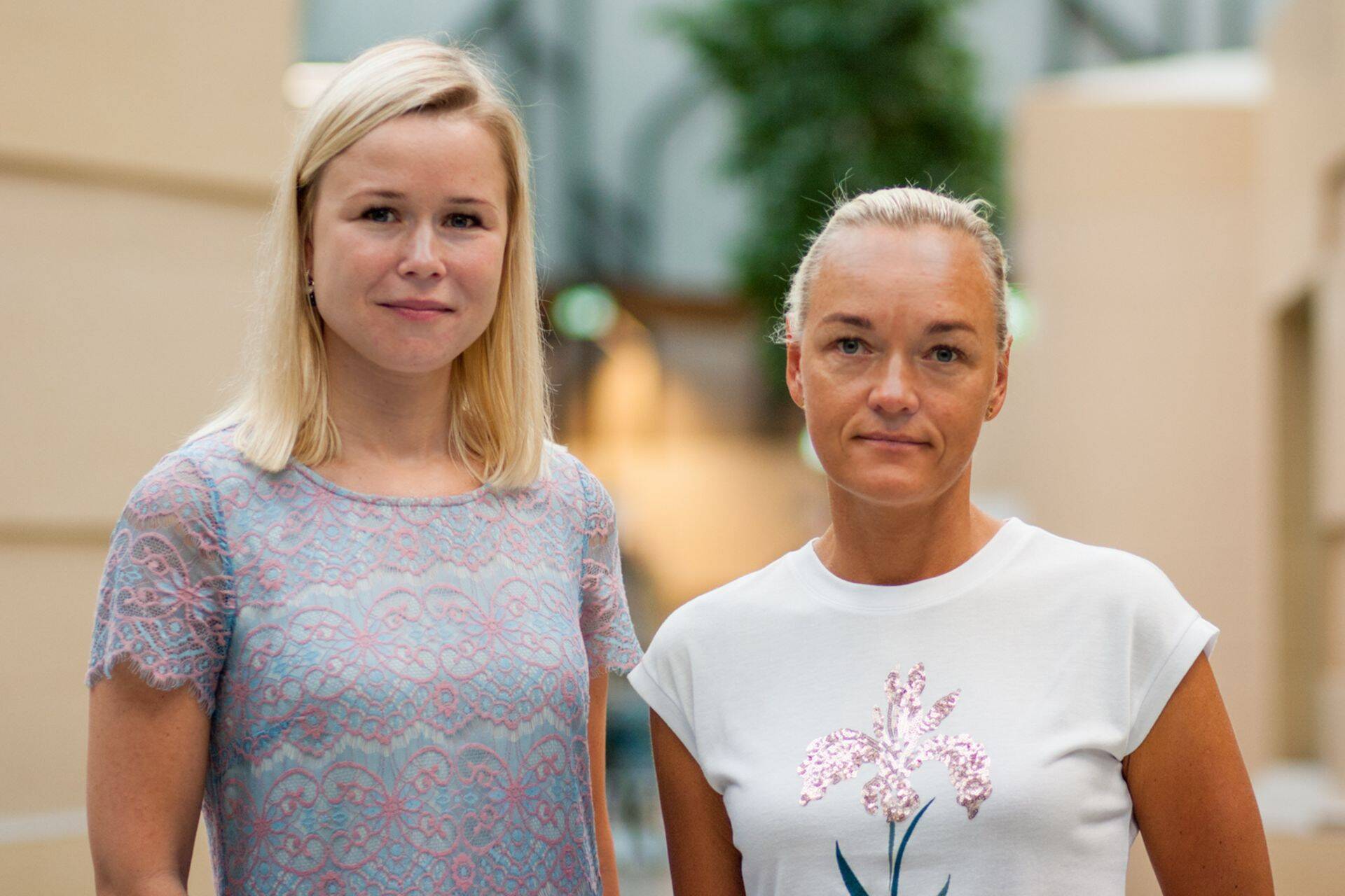 Häirekeskuse üldosakonna juht Katrin Neidra-Reinkort ja Elisa personalivaldkonna juht Kaija Teemägi