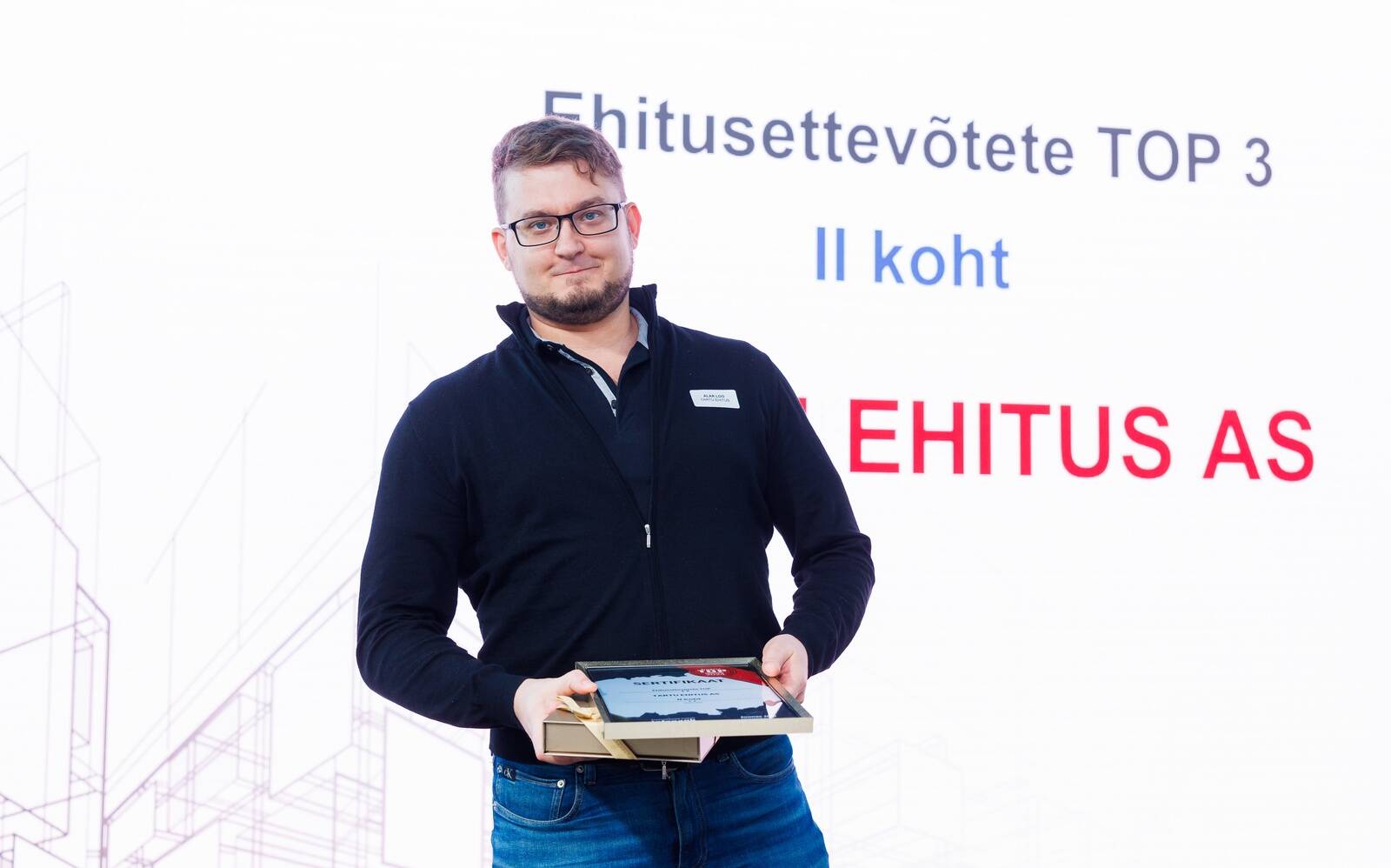 Tartu Ehituse tegevjuht Alar Loo autasustamisel Eesti Ehituskonverentsil. Foto: Raul Mee.