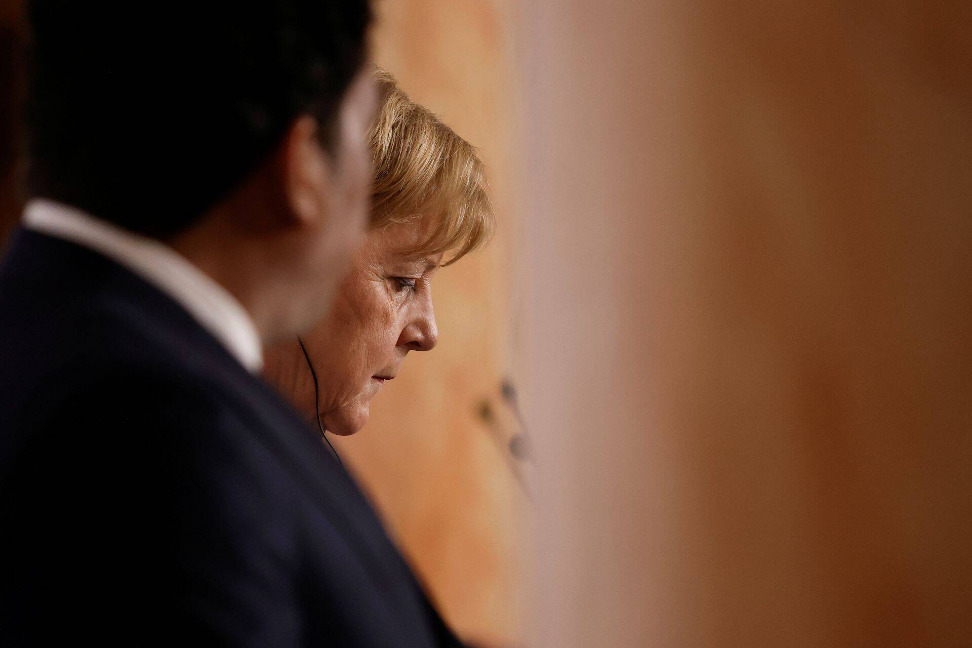 Ametist lahkuv Angela Merkel pöördus täna vaktsineerimata sakslaste poole ja palus neil oma otsused kiiremas korras ümbermõelda.