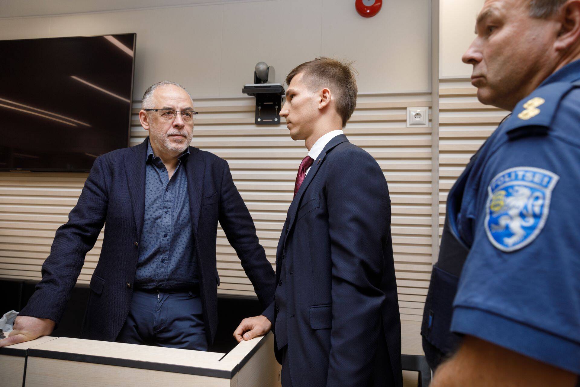 Kuritegeliku organisatsiooni juhtimises süüdistatava hotelli- ja restoraniärimehe Pavel Gammeri vahistamise aeg pikeneb istungite edasilükkumise tõttu. Pildil (vasakult) Pavel Gammer ja tema kaitsja Daniil Savitski.