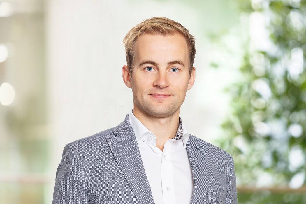 Enefiti ärikliendi päikese- ja salvestuslahenduste teenuse juht Mikk Tootsi räägib sisuturundussaates energiaturul toimuvast.