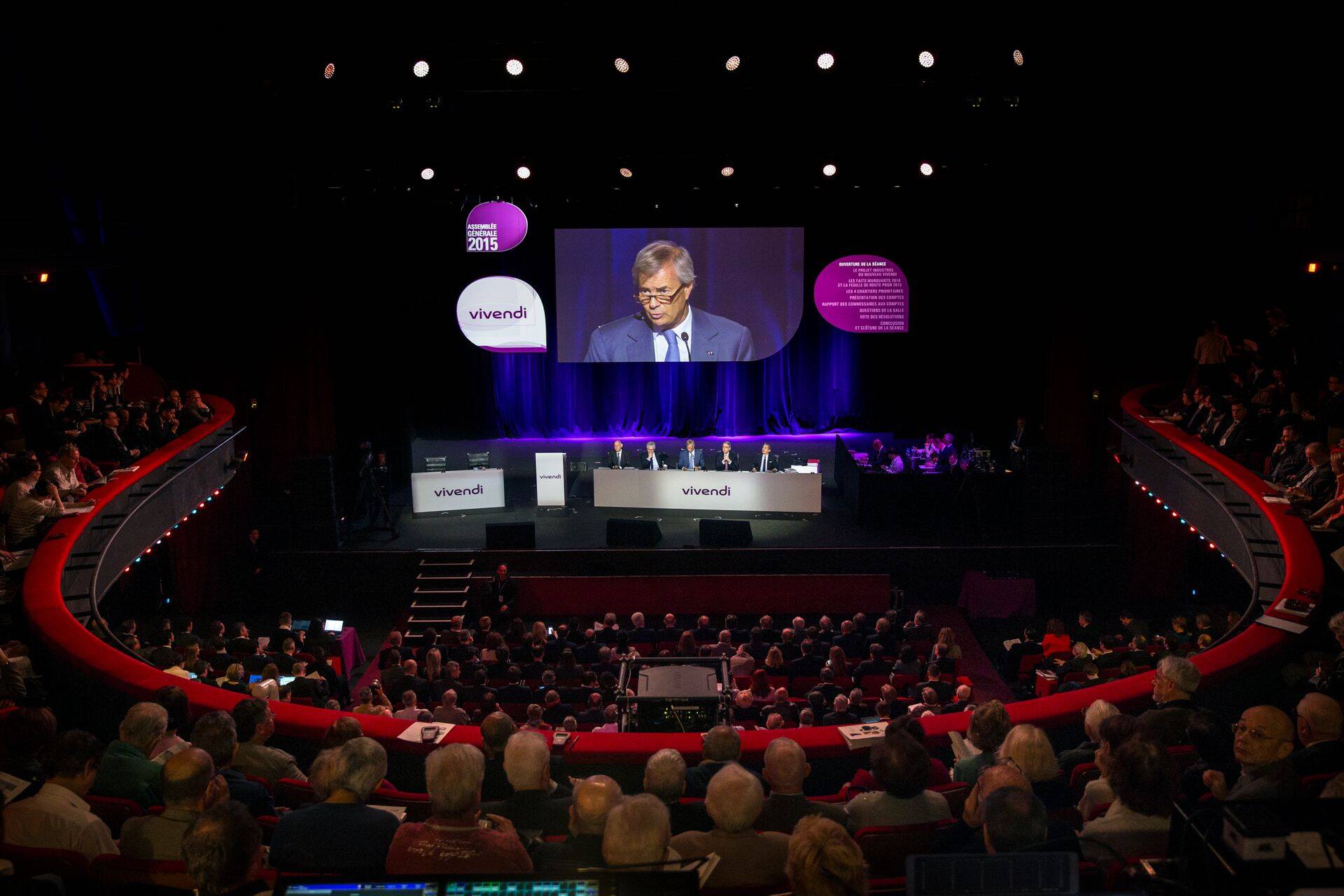 Vivendi nõukogu esimees ja suuromanik Vincent Bollore esineb Vivendi aktsionäride üldkoosolekul 2015. aastal.