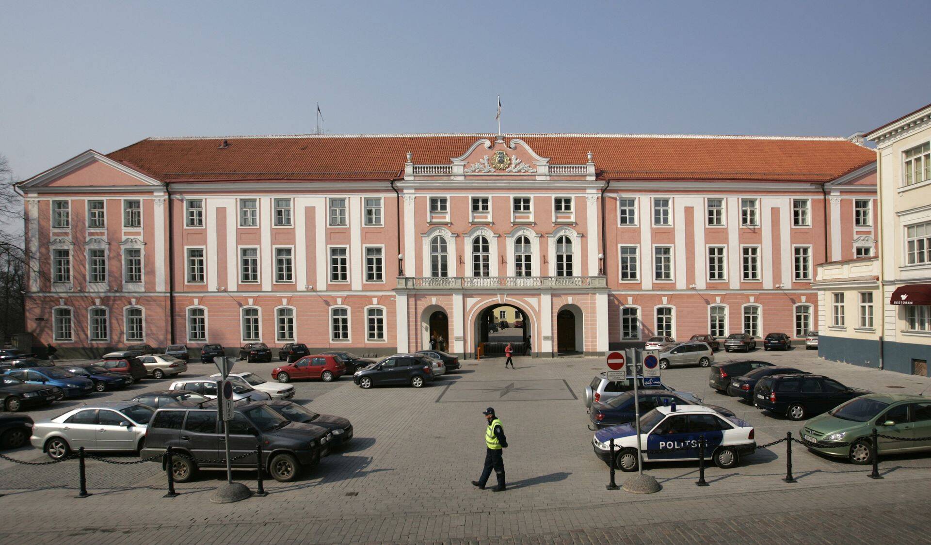 Riigikogu hoone.