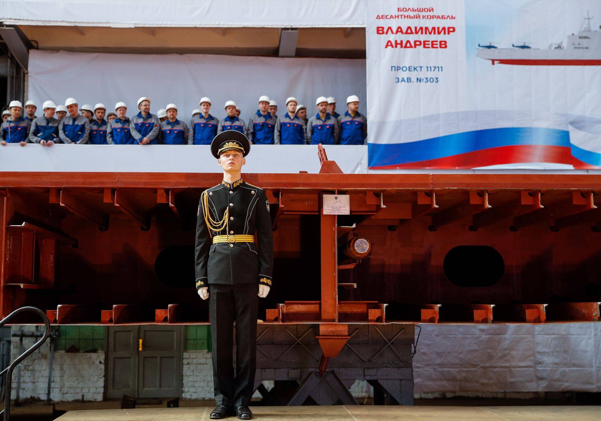 Selle aasta aprillis laskis Vene laevaehitaja United Shipbuilding Corporation Kaliningradis vette kaks Ivan Greni klassi laeva, pildil laev Vladimir Andrejev, mis võib kanda tekil lahinghelikoptereid Kamov Ka-52K Katran. Ettevõte on USA sanktsioonide all, mis muutis keeruliseks Helsingi laevatehase rahastamise.