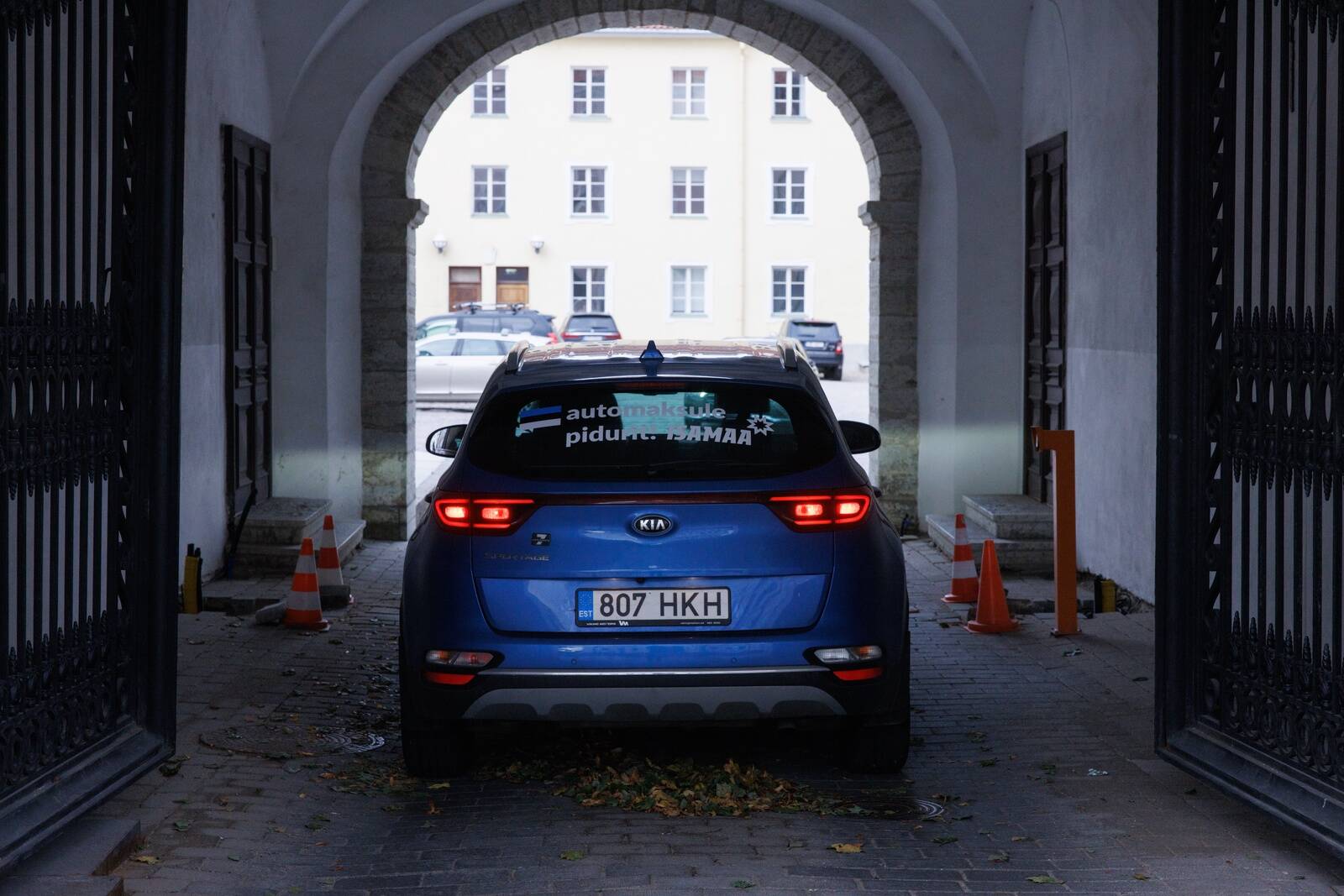 Вводимый с нового года автомобильный налог можно будет оплатить в июне и в декабре следующего года.