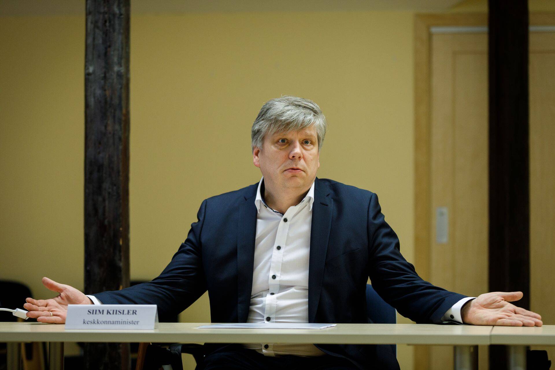 Keskkonnaminister Siim Kiisler pooldas valitsuses ainsana alternatiivi Est-Fori tehase eriplaneeringu lõpetamisele.