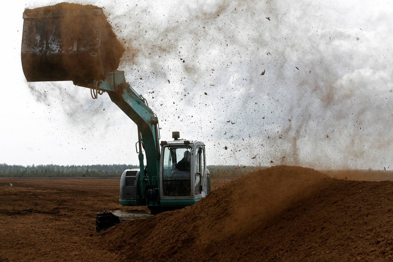 Turba tootmine Nurme Turvas AS-i Sauga lähedalt asuval turbaväljal.