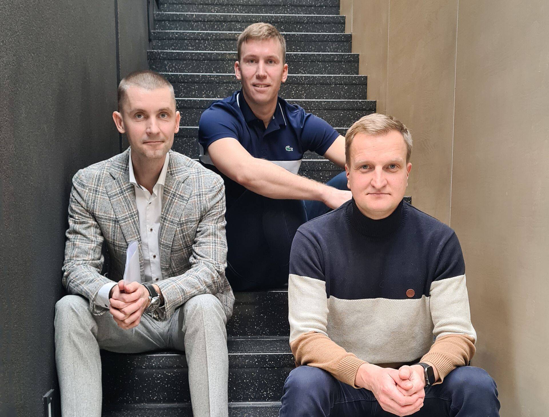 Saatejuht Art Lukas, Cramo äriarendusjuht Märt Mäesalu ja Columbus Eesti kliendikogemuse juhtivkonsultant Mikk Maiste.