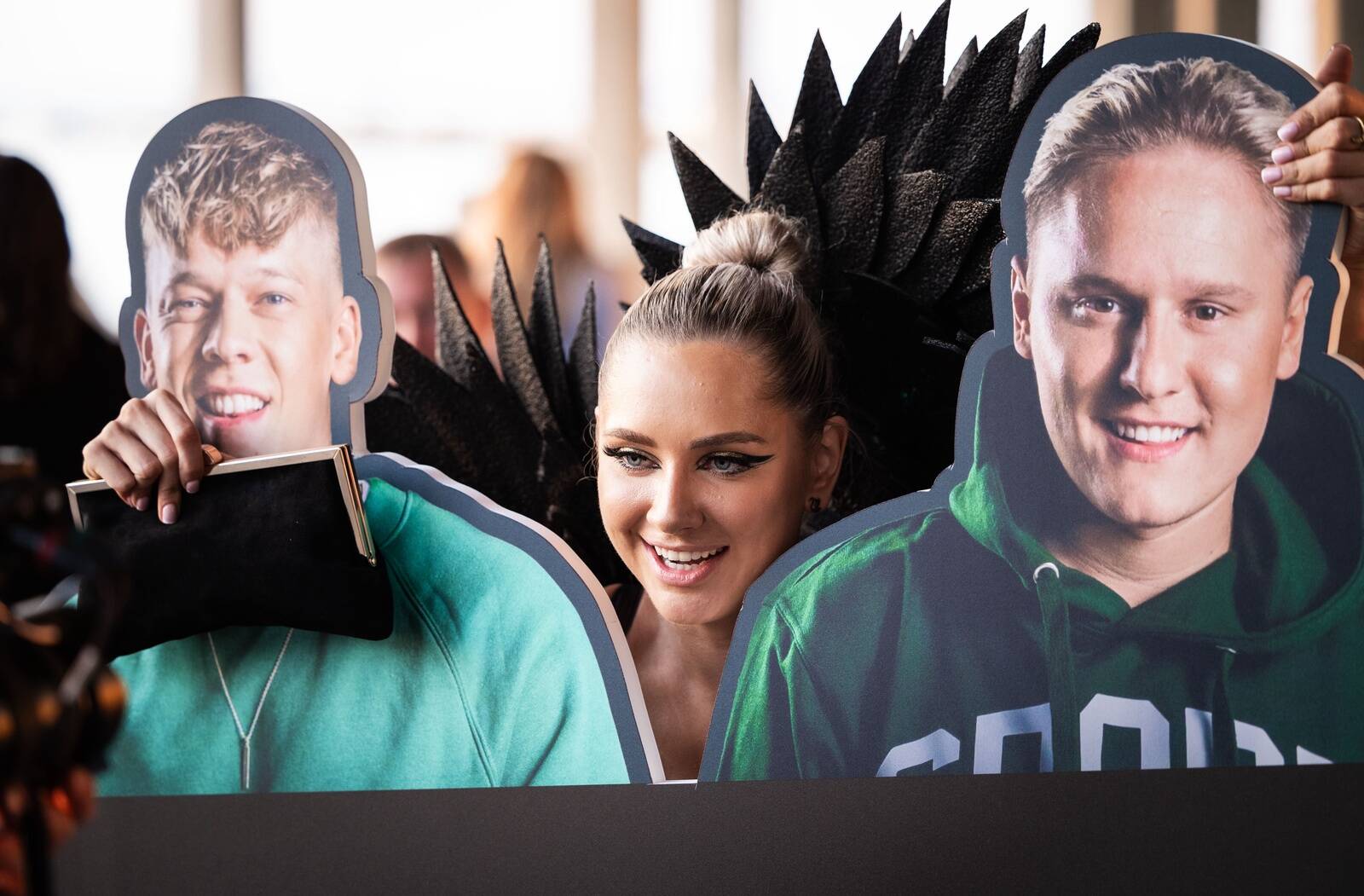 Varsti-varsti. Kohus hakkab arutama, kas Andrei Zevakin (vasakpoolsel väljalõikel) ütles Brigitte Susanne Hundi kohta (keskel) ühe koleda sõnaga. Parempoolsel väljalõikel kujutatud Robin Valting on kohtuvaidlusest kõrvale jäänud.