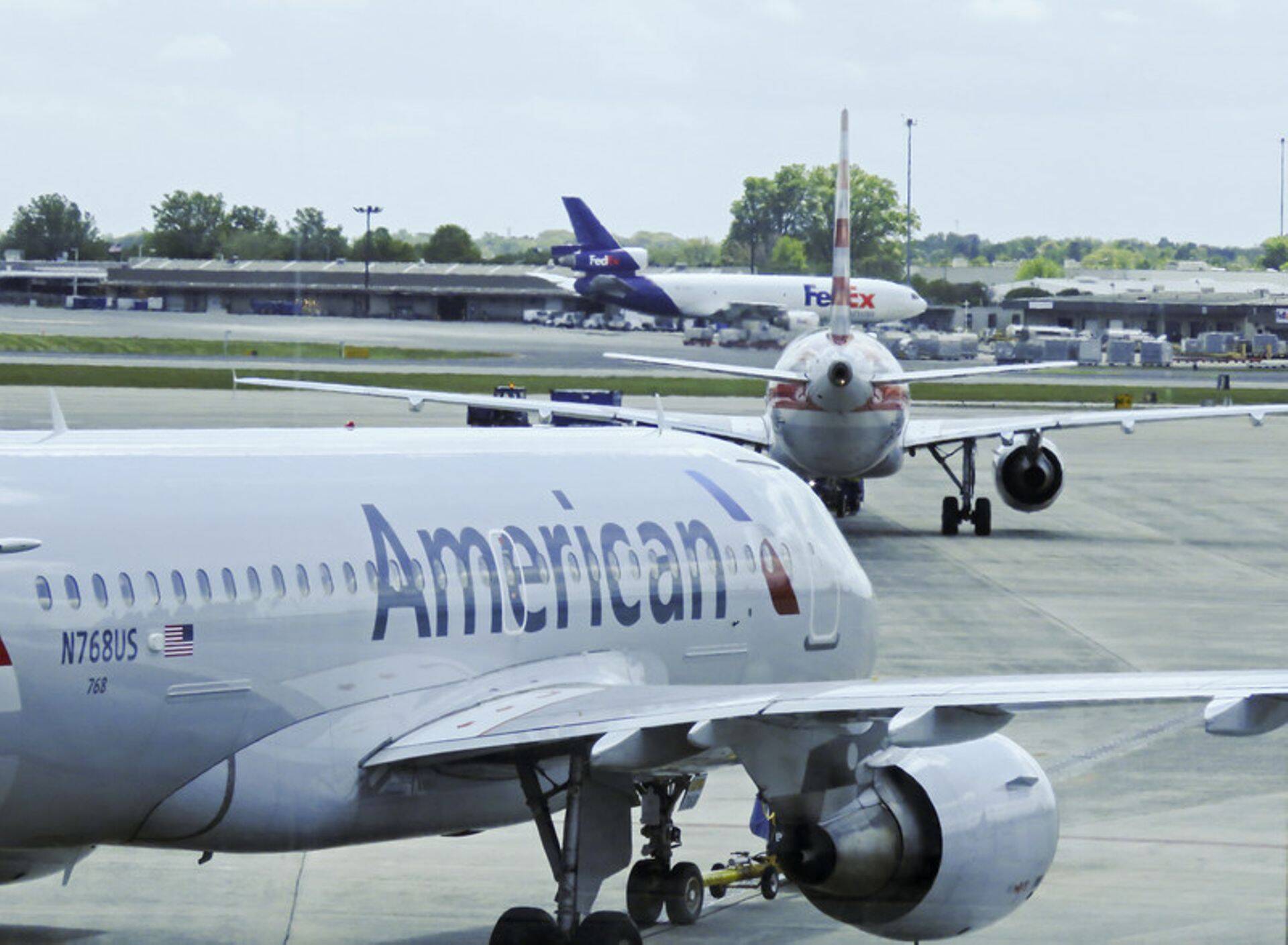 USA lennufirmade aktsiad teisipäeval tõusid, kui American Airlines teatas, et jõudis teises kvartalis kasumisse, mis tähendab lennufirmale esimest maksude-eelset kvartaalset kasumit pärast covidikriisi algust.