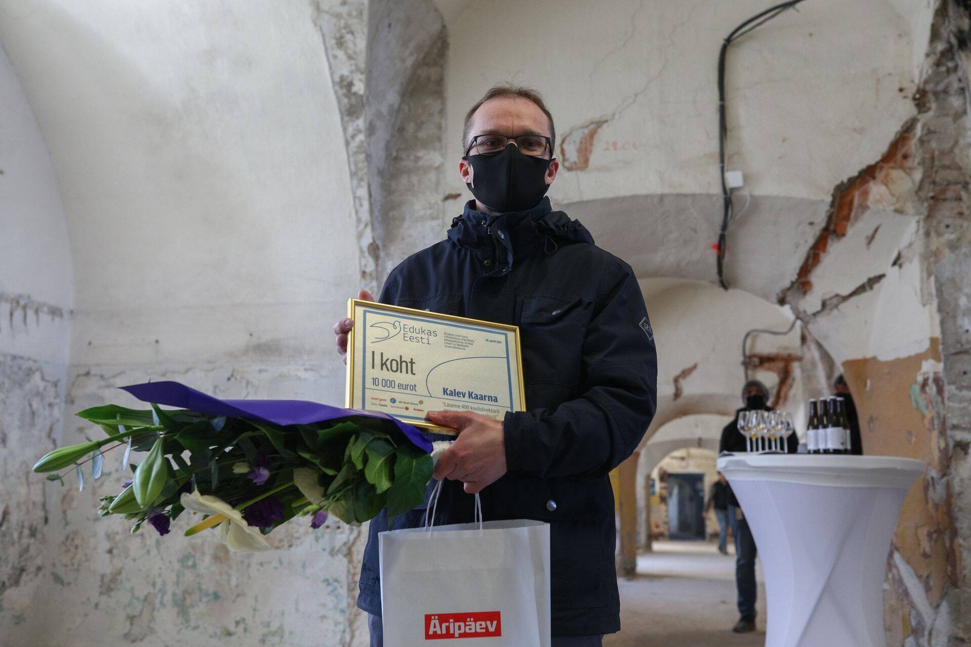 Möödunud aastal võitis arvamuskonkursi Edukas Eesti peaauhinna innovaator Kalev Kaarna, kes pakkus Tallinna-Tartusse koondumisest tulenevate probleemide lahenduseks välja investeerimise koolidirektoritesse.