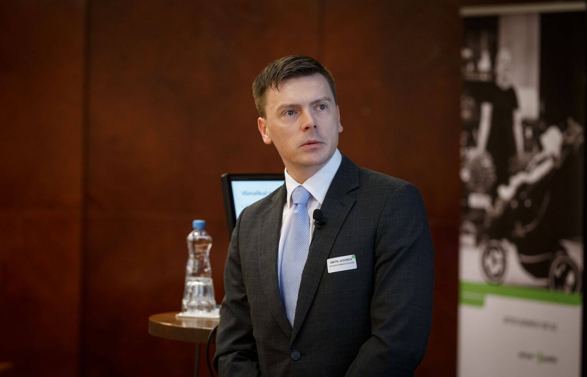 Rahandusministeeriumi maksu- ja tollipoliitika asekantsler Dmitri Jegorov ei leia, et intressimäär on liiga kõrge või oma aja ära elanud.