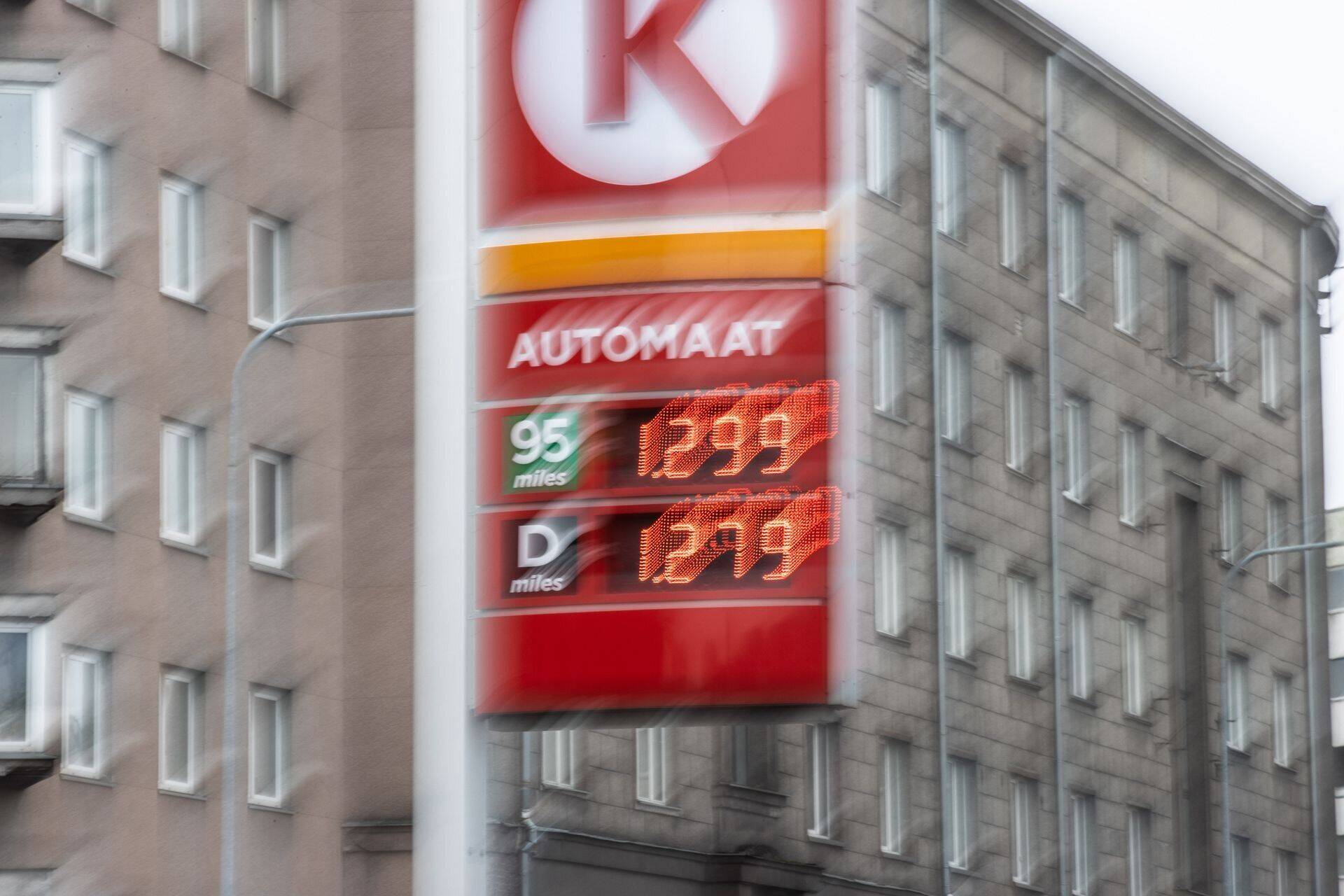 Eesti tanklates püsivad hinnad kõrgel nagu raudnaelaga löödult
