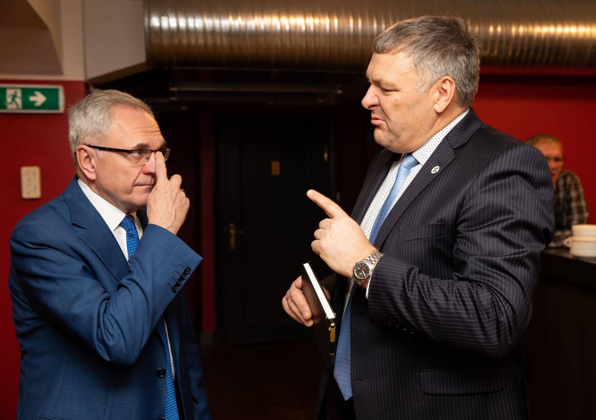 Марко Померантс (справа)