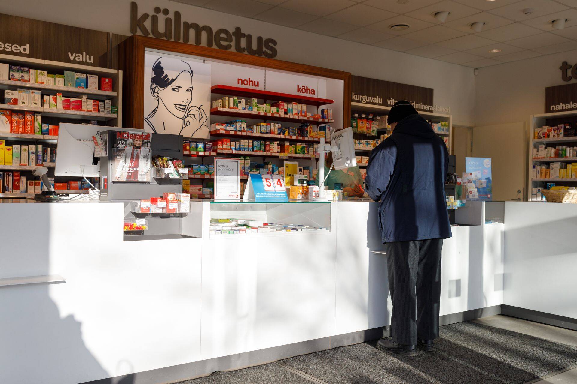 Reede hiline hommik oli Apotheka Balti Jaama apteegis teenitult päikseline, kuna apteegi omaniku Margus Linnamäe otsus kindlustas apteekritele töökoha ka pärast apteegireformi jõustumist.