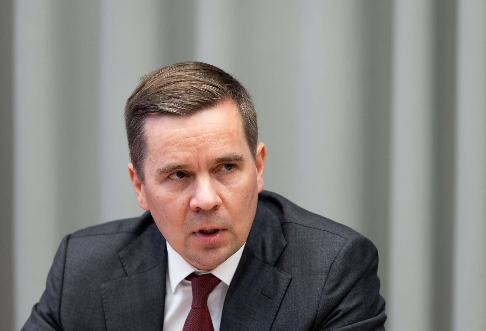 RMK juhatuse esimees Mikk Marran ütles, et tõukuvalt riigikontrolli kriitikast on nad muutnud lepingute sõlmimise poliitikat ning koolitanud ka töötajaid paremini.