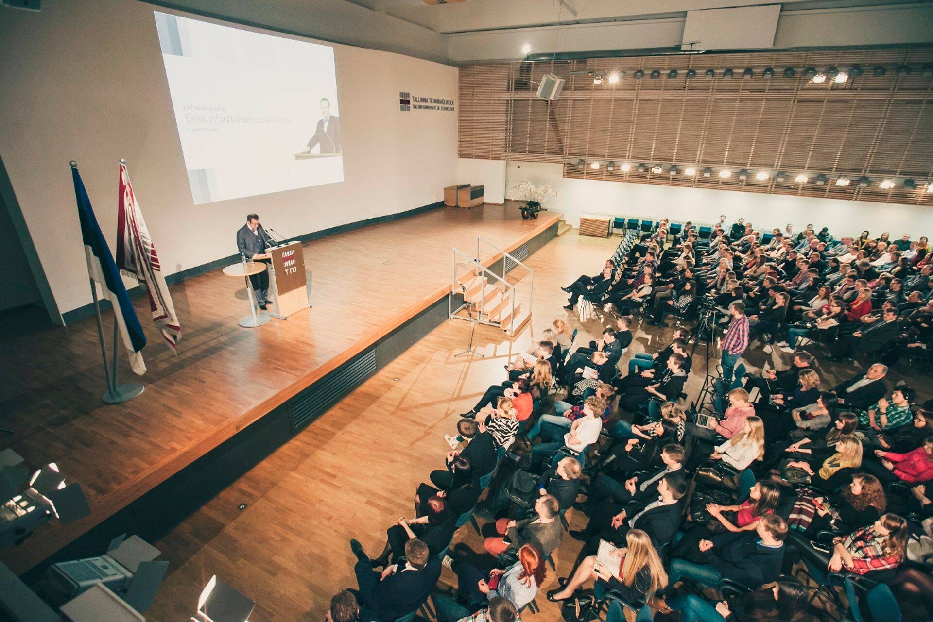 President Toomas Hendrik Ilves nentis võimalust, et üle poole töökohtadest Eestis võib tulevikus asendada infotehnoloogia.