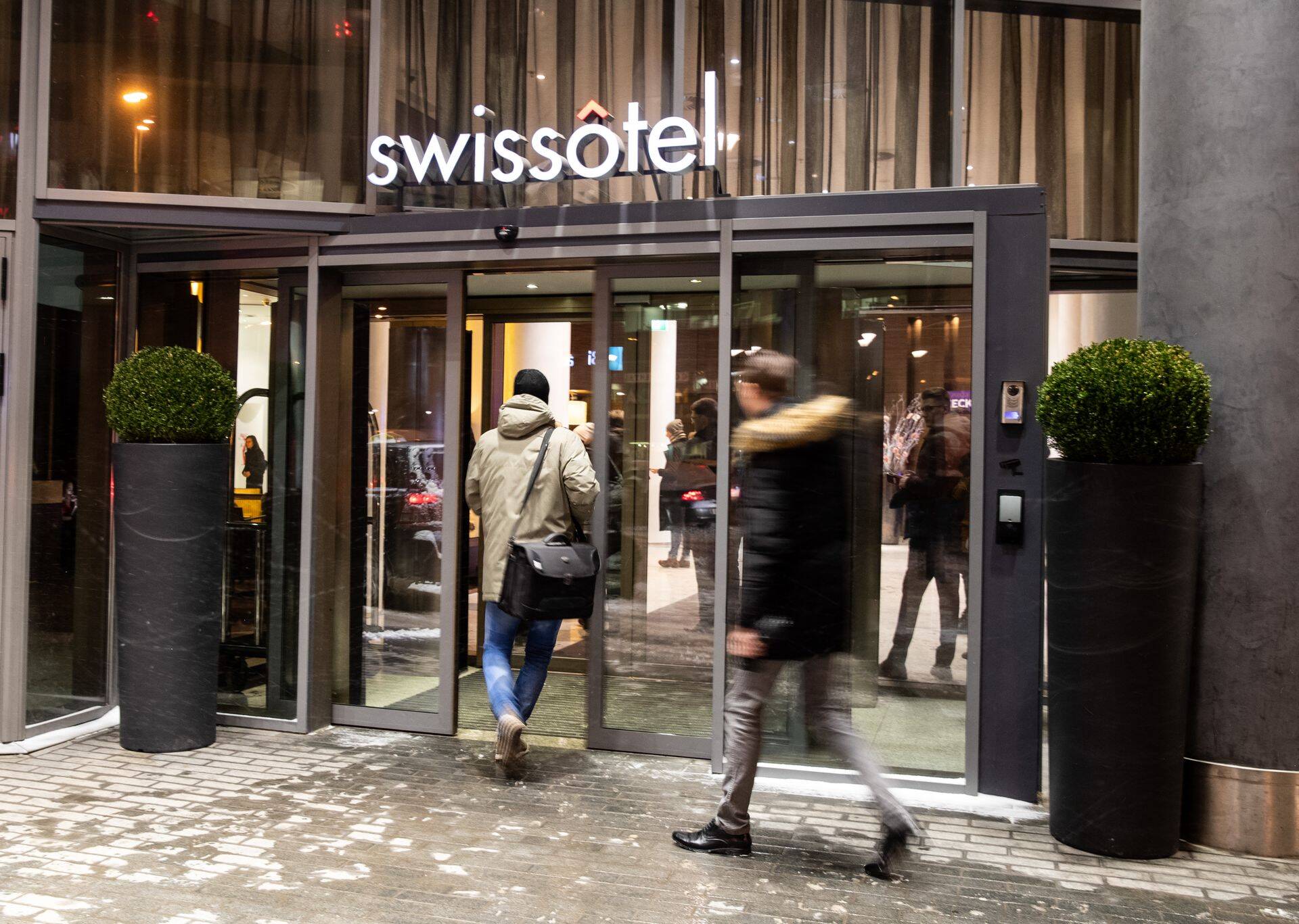 Noored kogunesid Swissoteli ballisaali kuulama forex-turgudel kauplemisest, sest sõber soovitas.