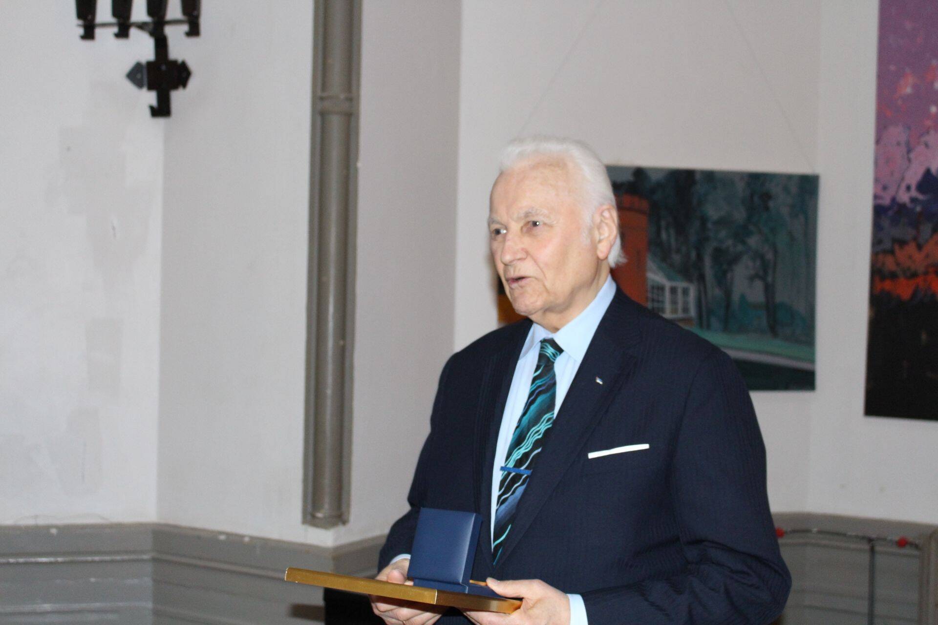 President Arnold Rüütel pälvis seltsi kuldse medali.