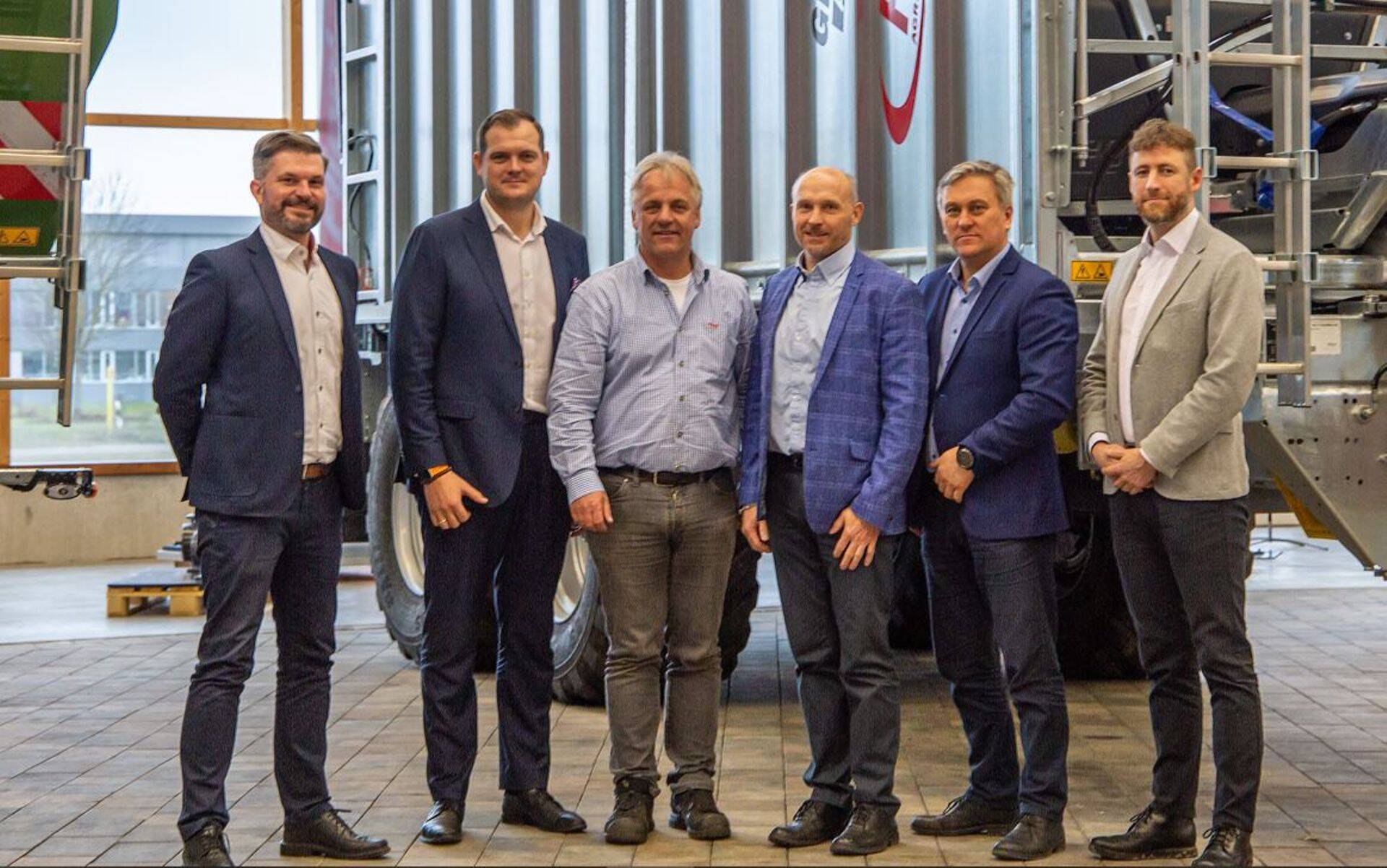 Koostöö kokkuleppe sõlmimine Fliegl'iga.