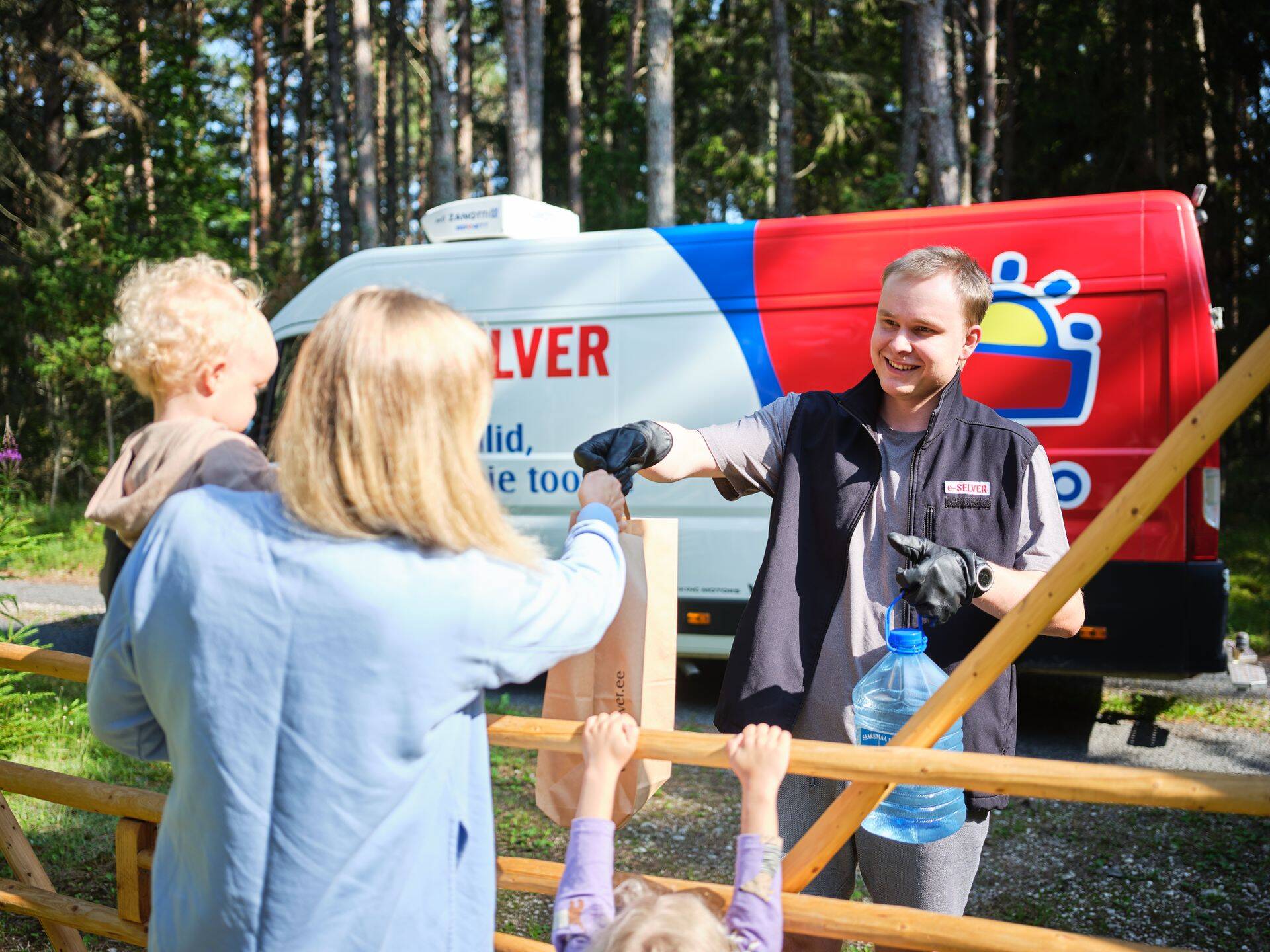 eSelveri kuller toob kauba kliendile mugavalt koju kätte