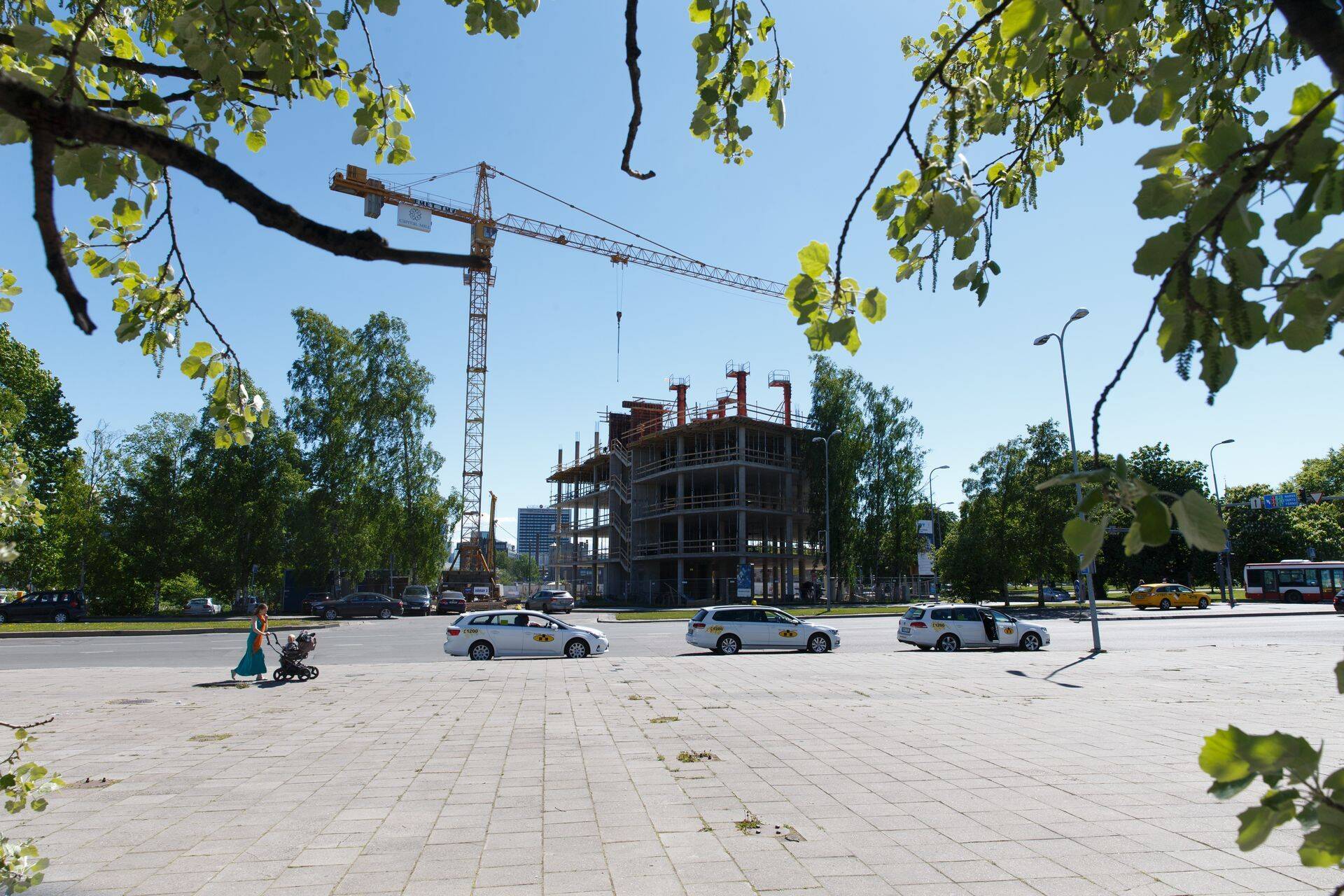 Uuendusliku büroohoone Exploreri ehitusjärk Tallinnas.