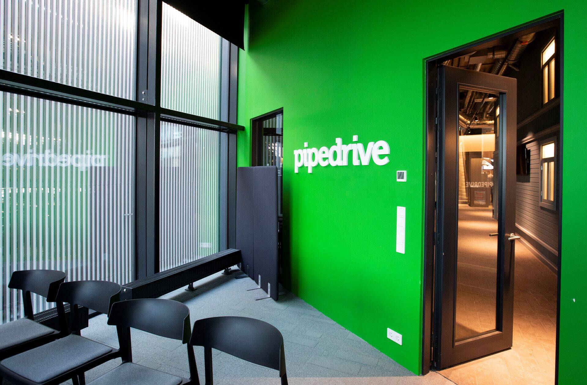 Pipedrive’i tunnustati müügikontaktide juhtimise, automatiseerimise, suhtluse jälgimise ning aruandluse tööriistade eest, mis aitavad paremini müüa ning kasvatada ettevõtte tulusid.