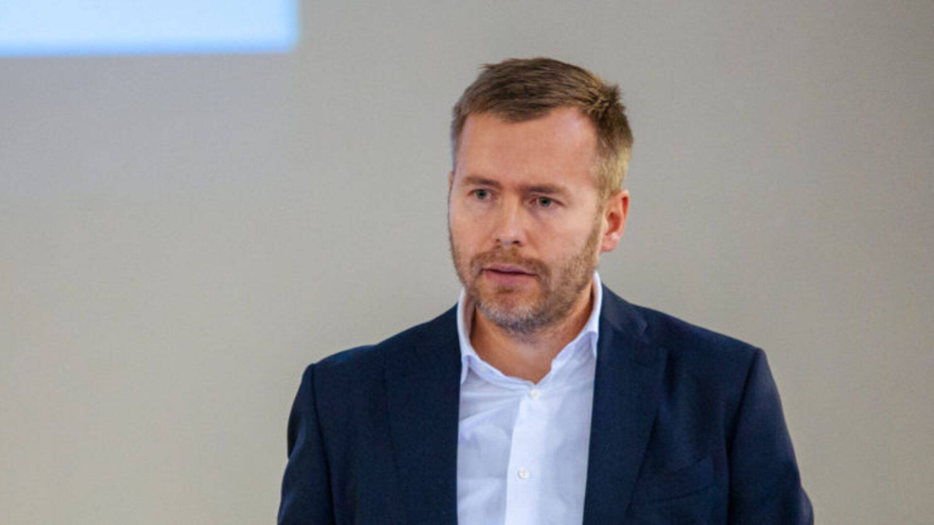 Ettevõtlus- ja infotehnoloogiaminister Rene Tammist allkirjastas jaanuaris määruse, mille alusel saavad sideettevõtjad hakata arendama järgmise põlvkonna ehk nn 5G sidevõrku.