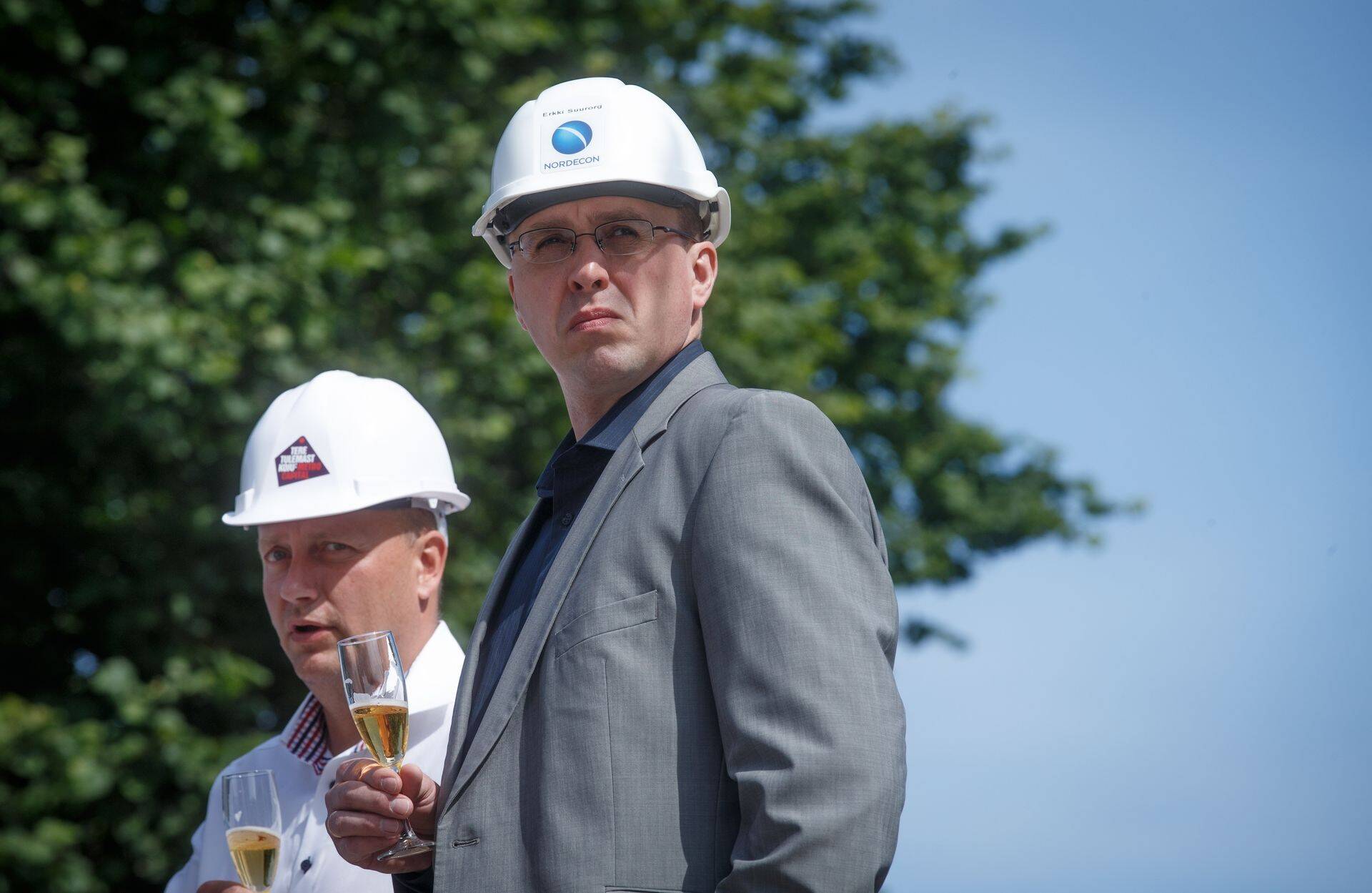 Nordeconi juhjt Erkki Suurorg ja Metro Capitali juht Mart Habakuk Tivoli kortermajade ehitusel juulis 2015.