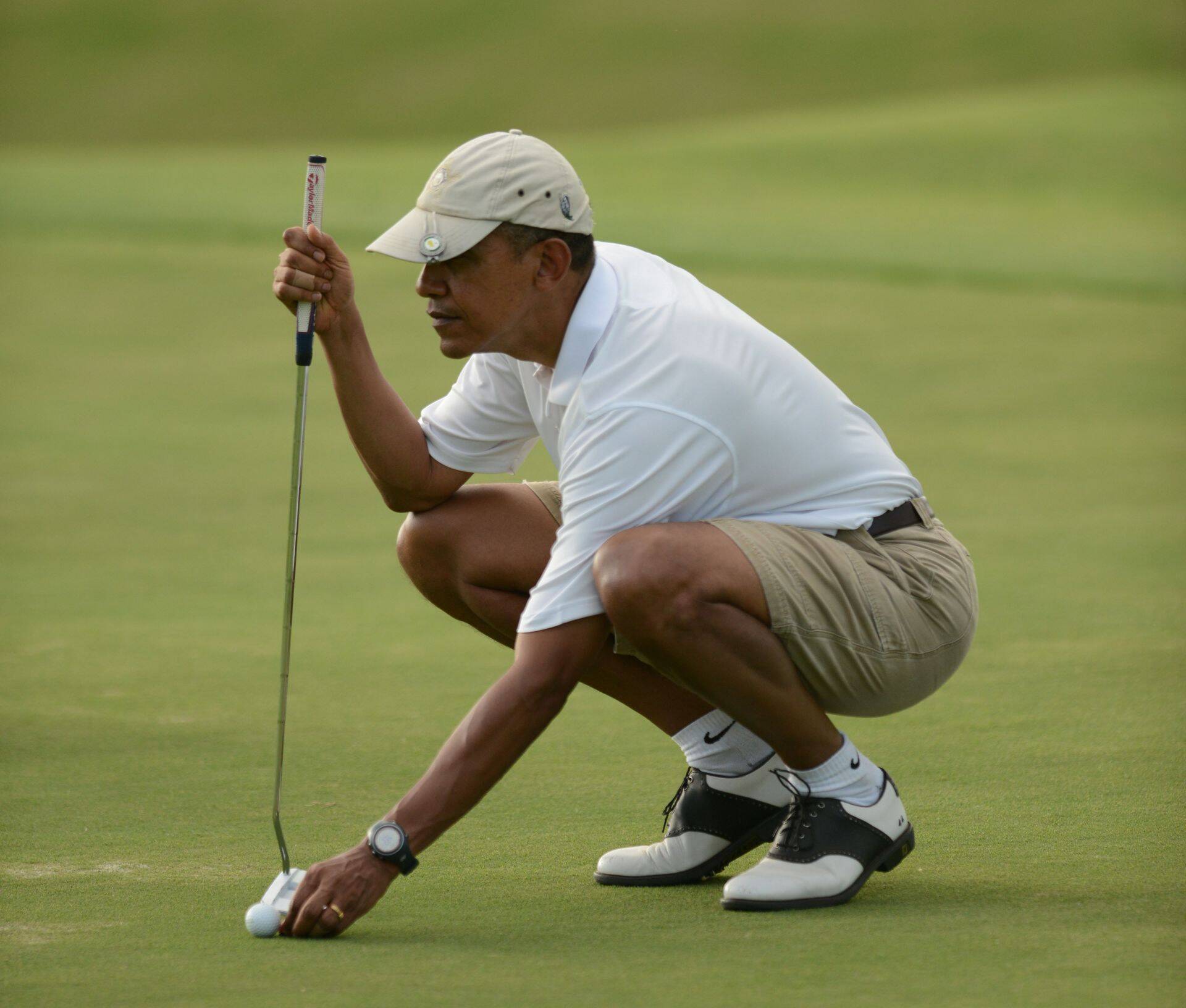 USA president Barack Obama veedab oma puhkusi golfiväljakutel.