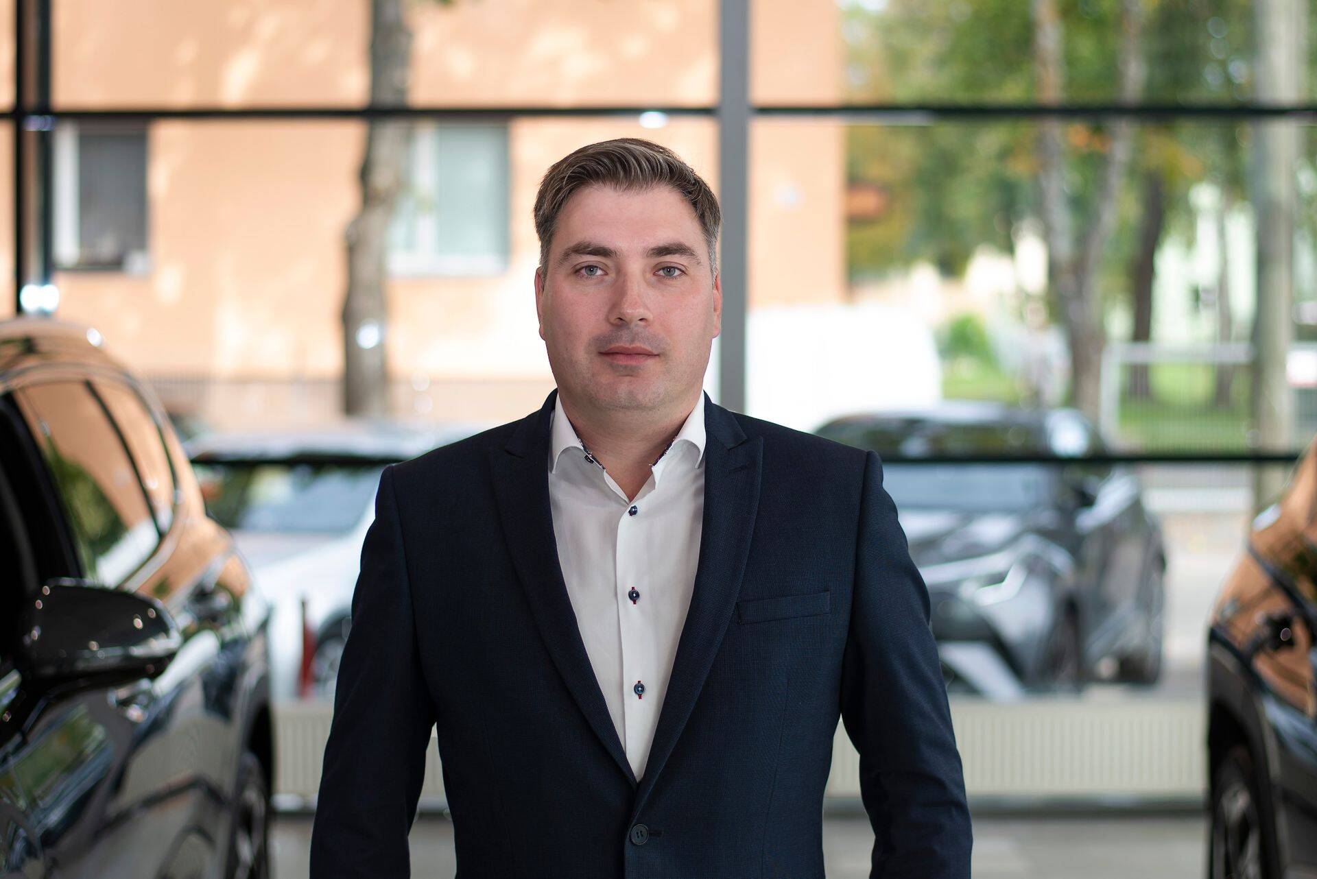 Pуководителя по продажам Topauto Янек Эскор