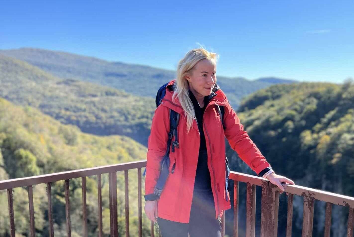 Siiri Kohver on kirglik matkaja. Pildil Gruusias.