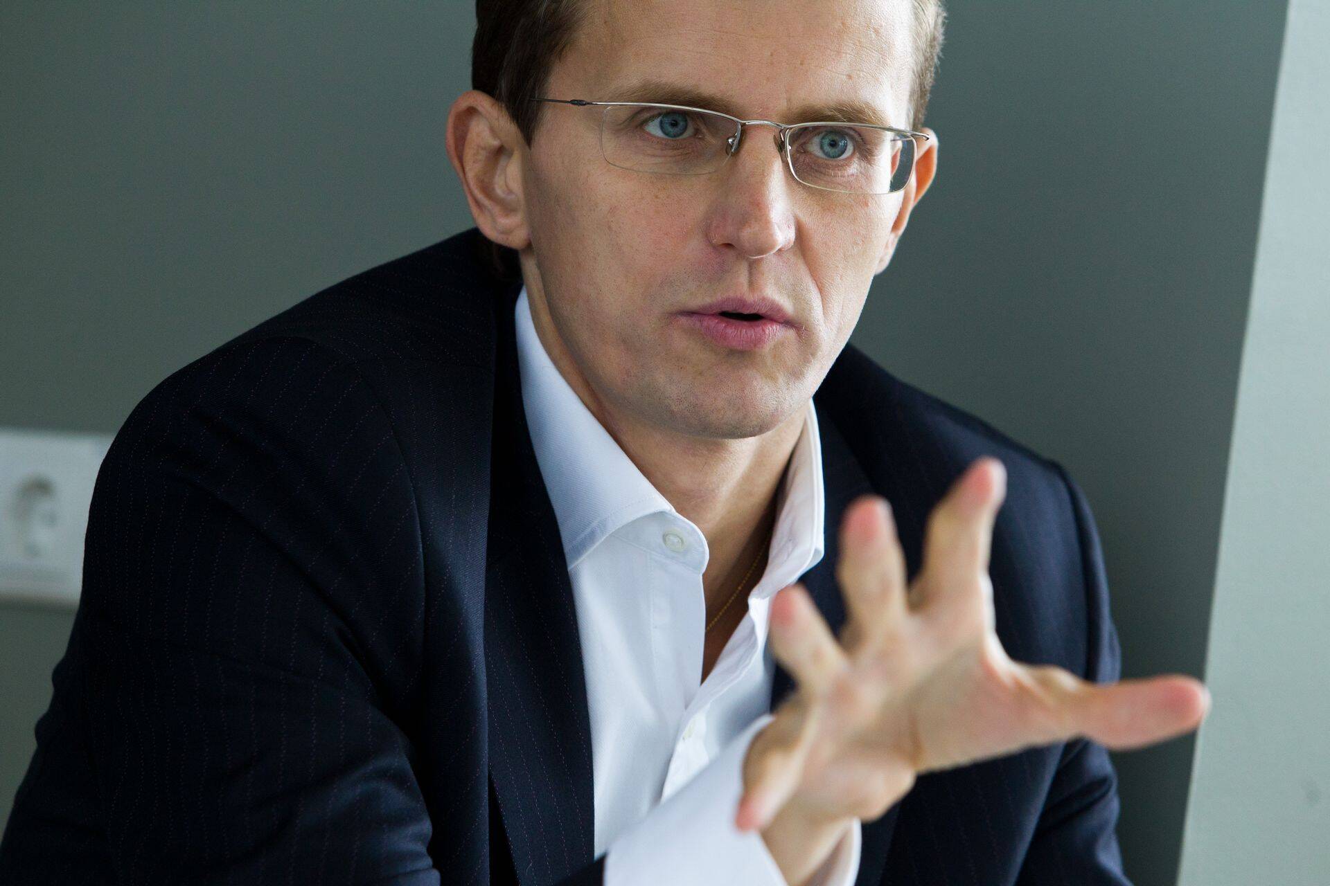 Kunagise siseministri Ken-Marti Vaherile jääb täita põhiseaduskomisjoni esimehe koht.