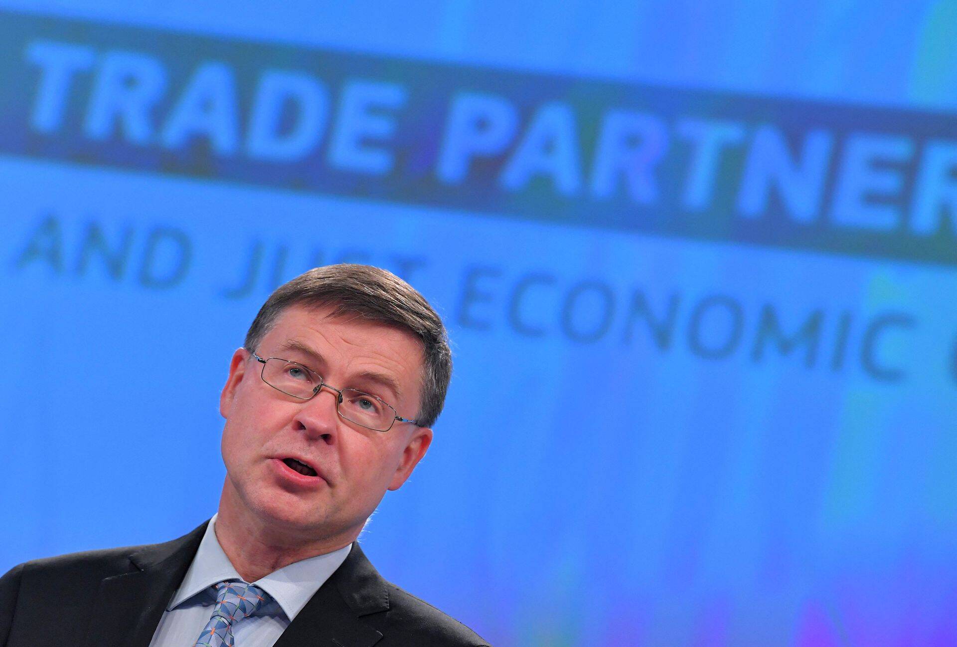 По словам исполнительного вице-президента Еврокомиссии Валдиса Домбровскиса, война в Украине продолжает оказывать серьезное влияние на Европейский Союз и его экономику.