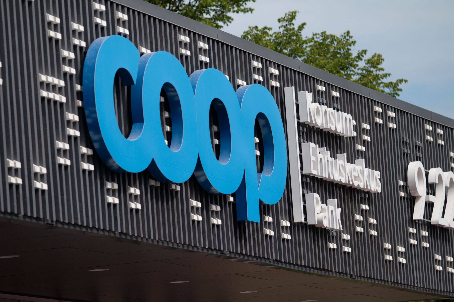 Tõrvas avas Coop uue poe ja pangakontori tänavu mais.