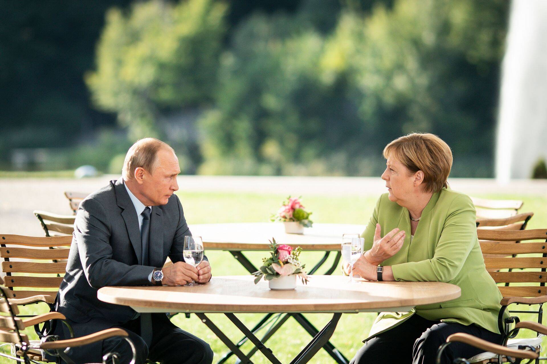 Venemaa president Vladimir Putin (vasakul) ja Saksamaa kantsler Angela Merkel (paremal).